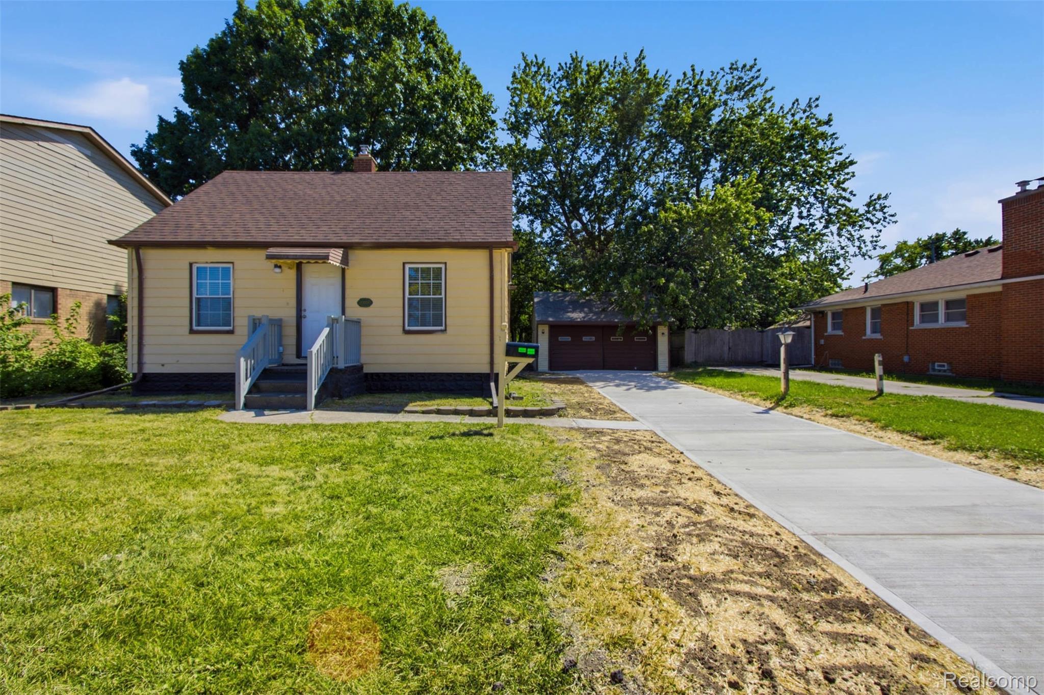 20600 Lennon Street Property Photo 2