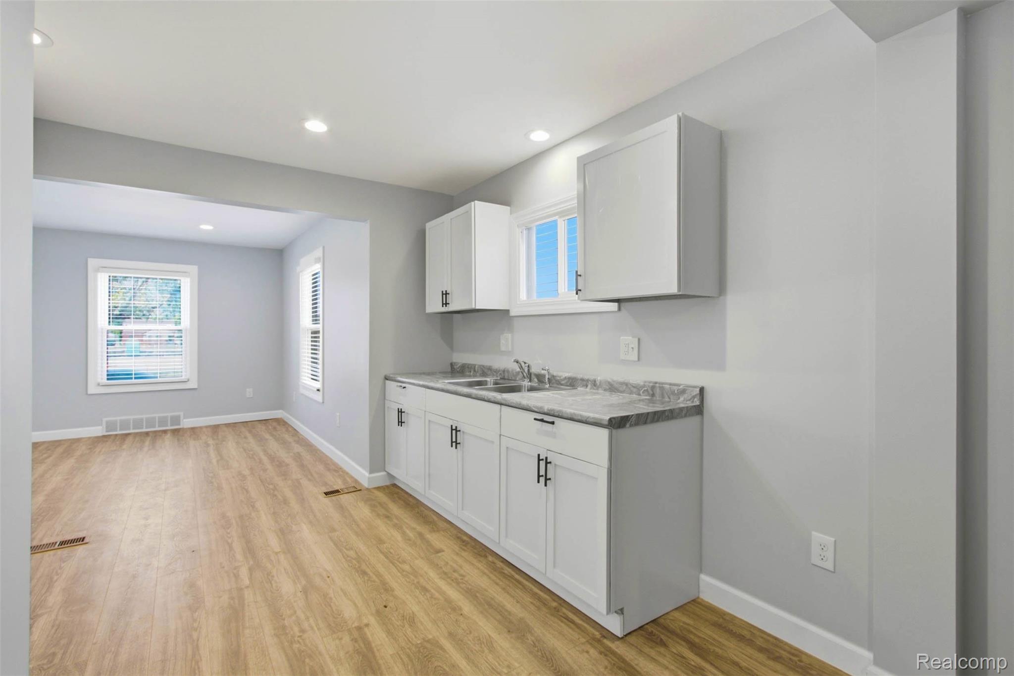 20600 Lennon Street Property Photo 11
