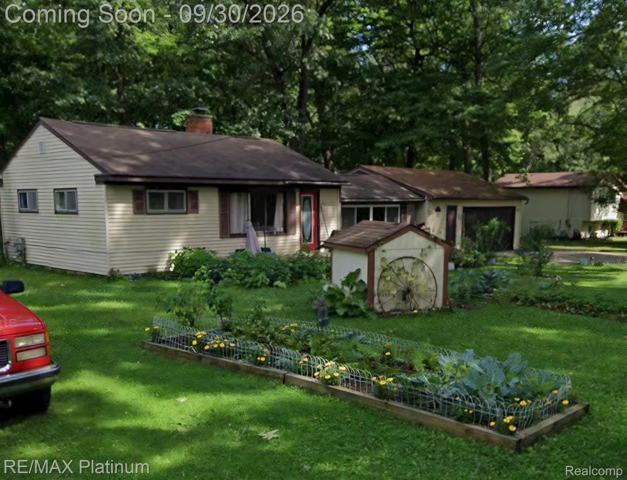 4770 Woodside Property Photo 2