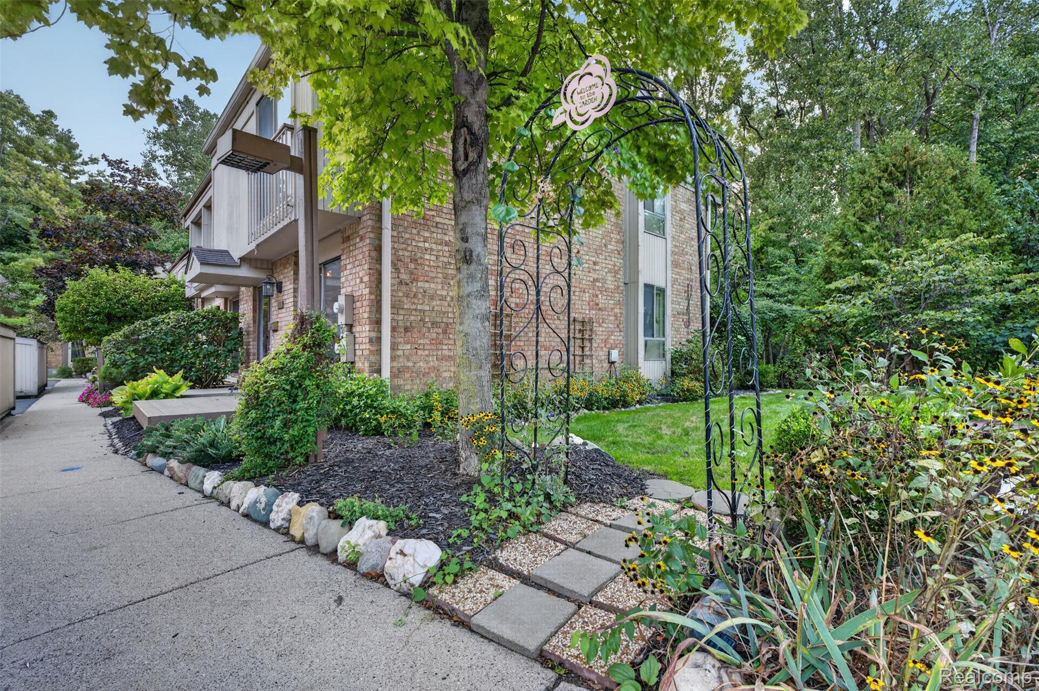 1439 Oakbrook Property Photo 4