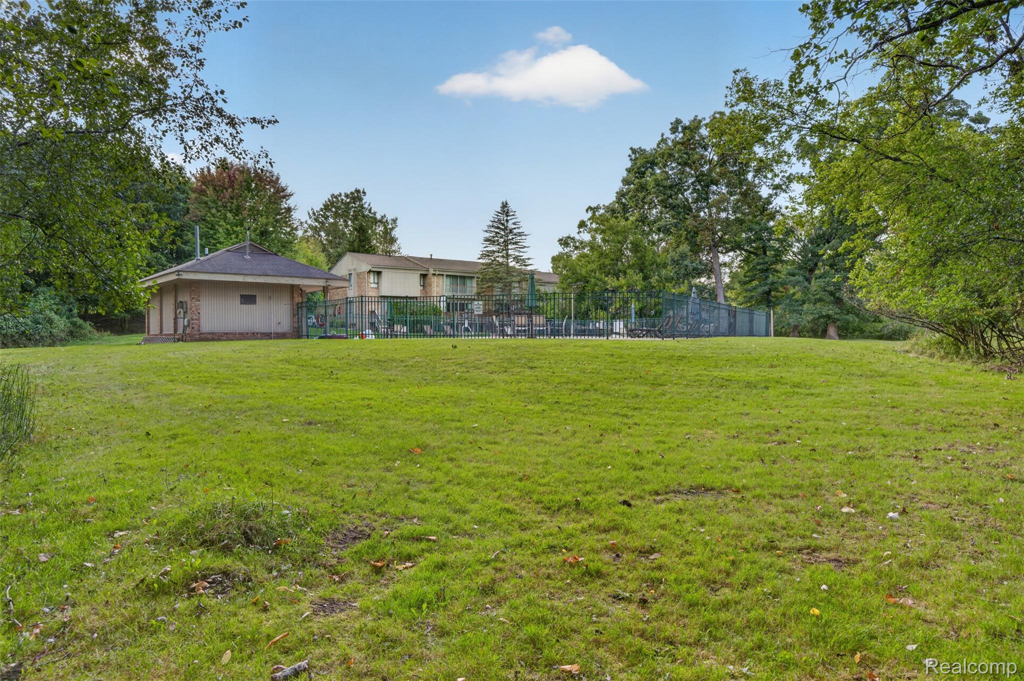1439 Oakbrook Property Photo 7