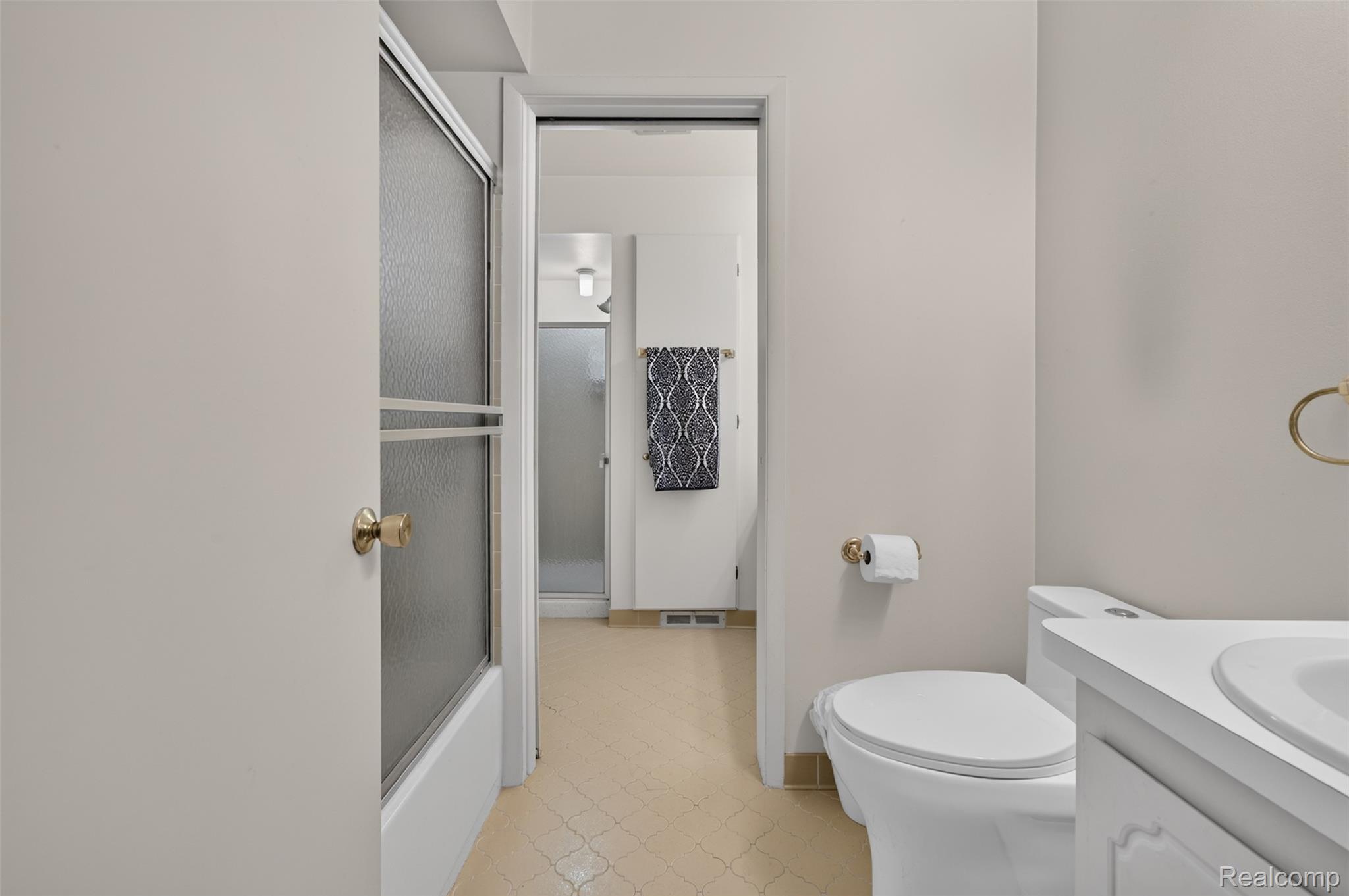 1439 Oakbrook Property Photo 35