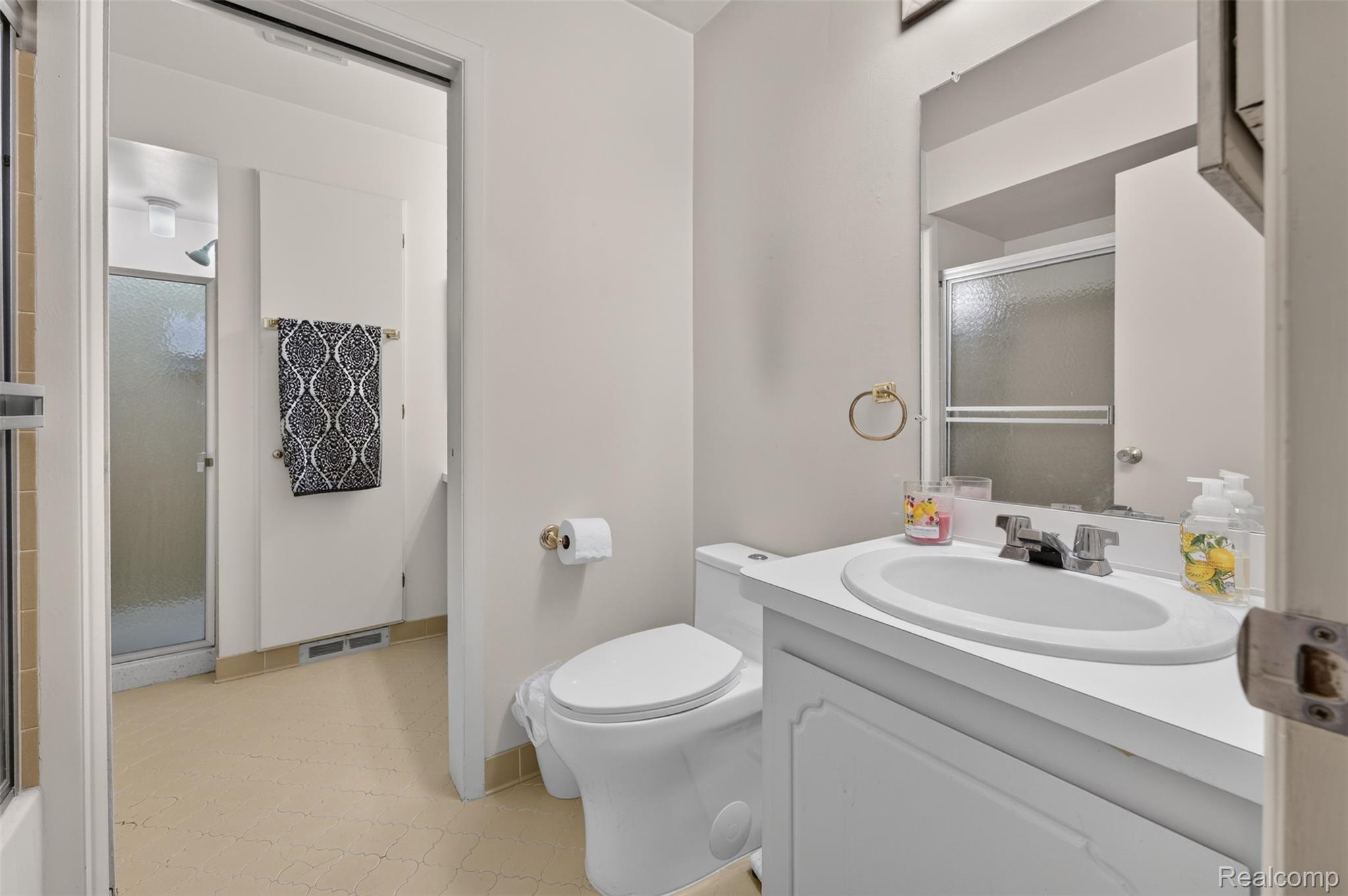 1439 Oakbrook Property Photo 36