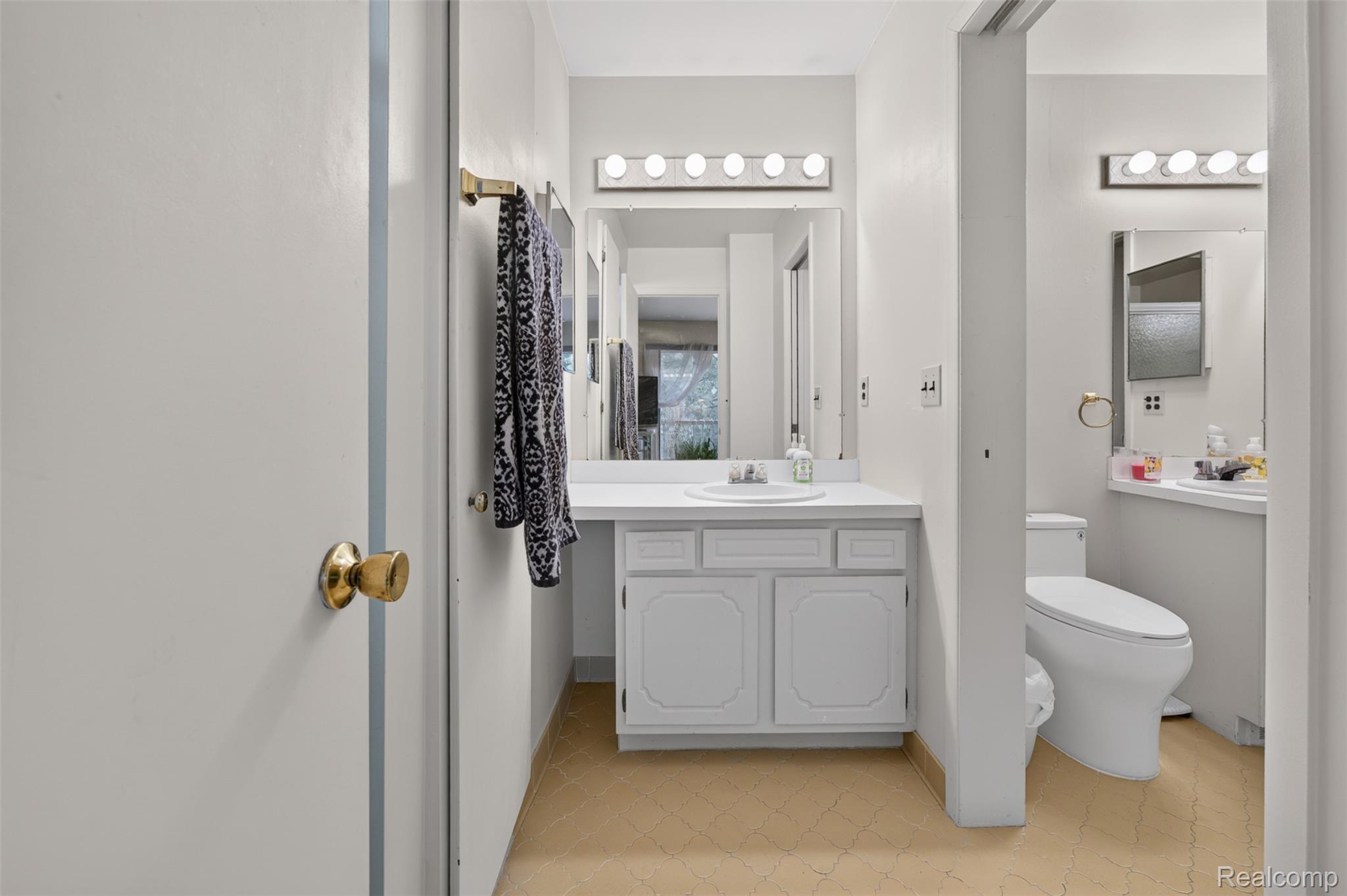 1439 Oakbrook Property Photo 38