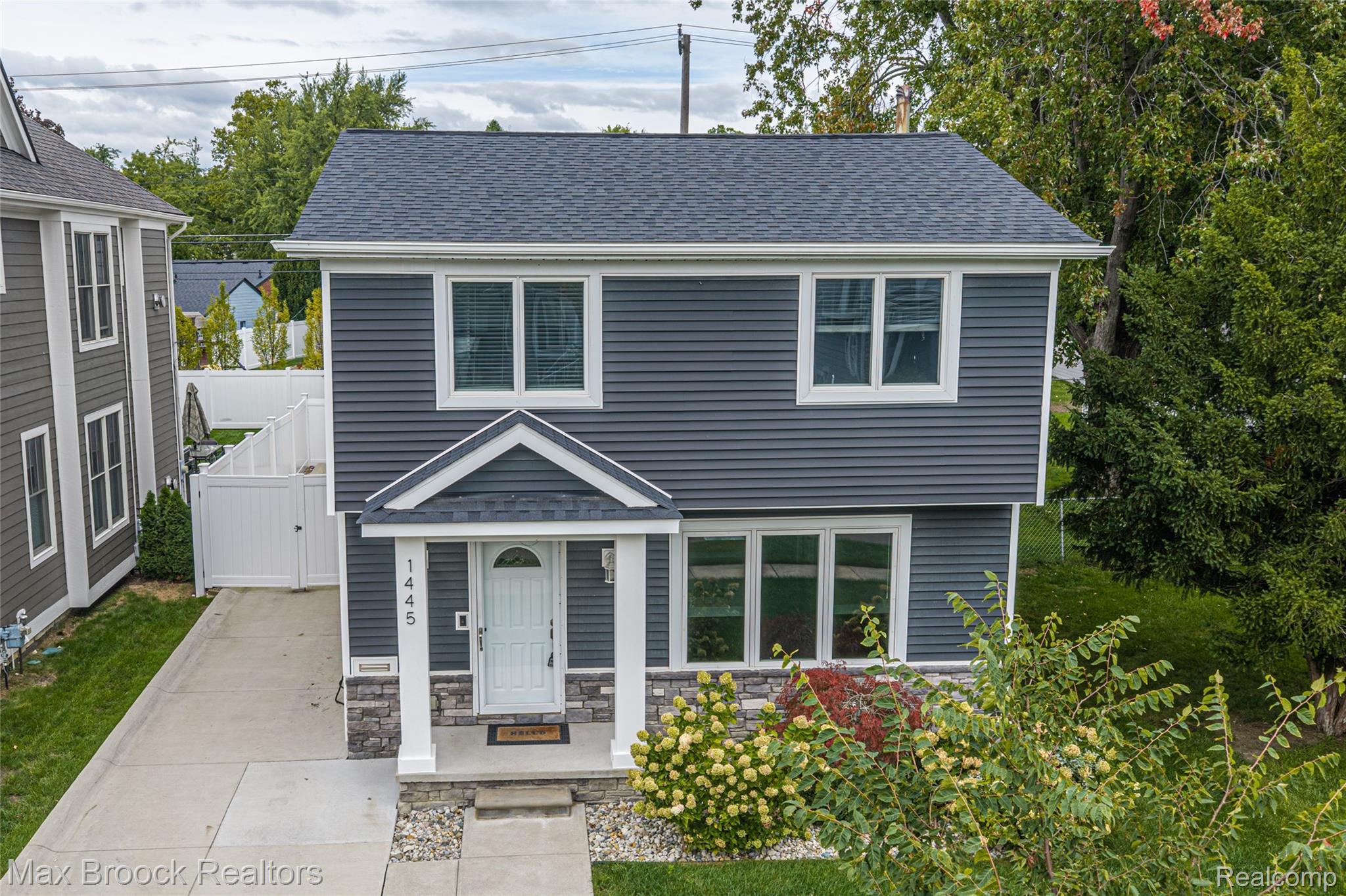 1445 Holland Street Property Photo 1