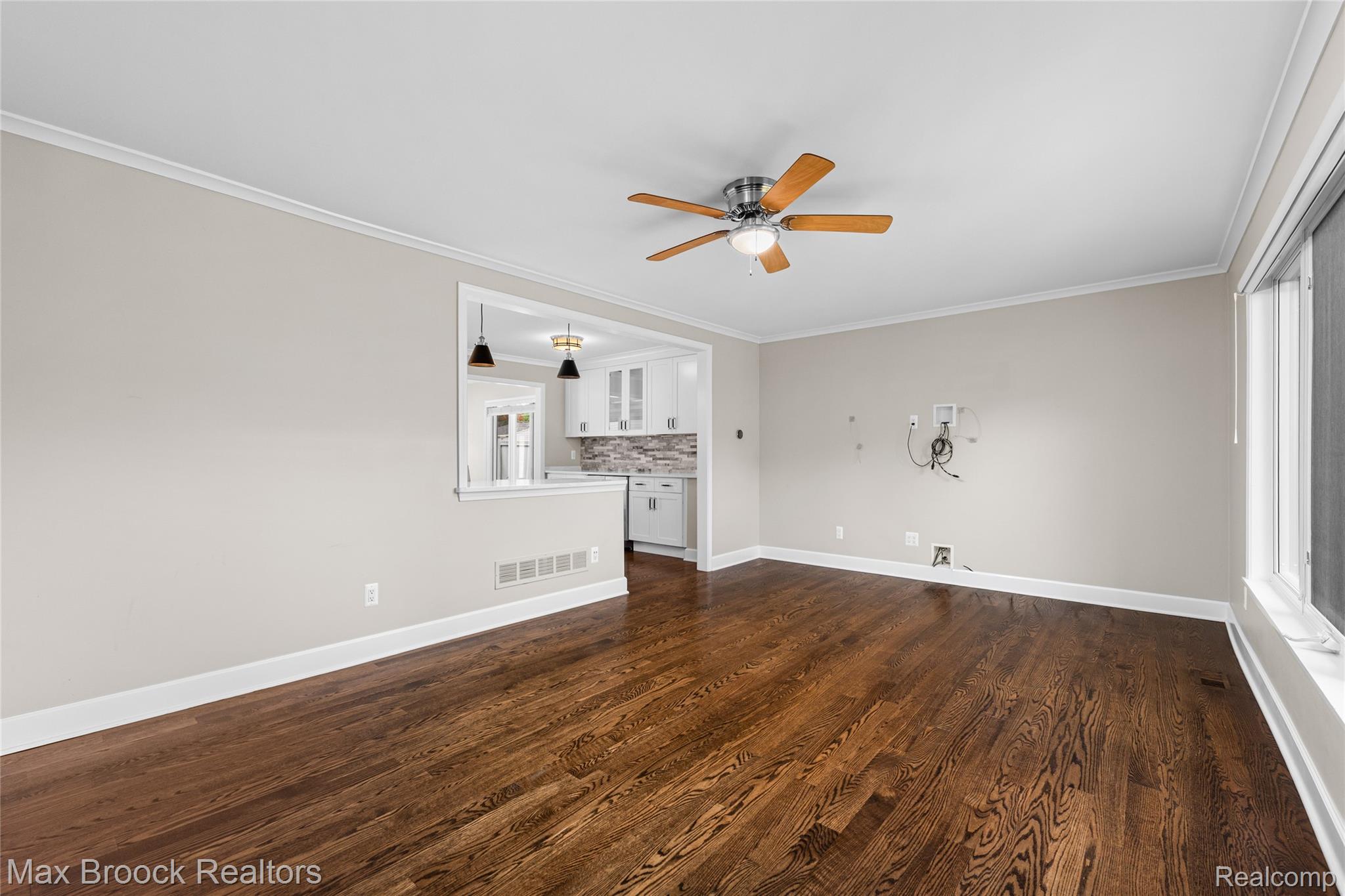 1445 Holland Street Property Photo 2