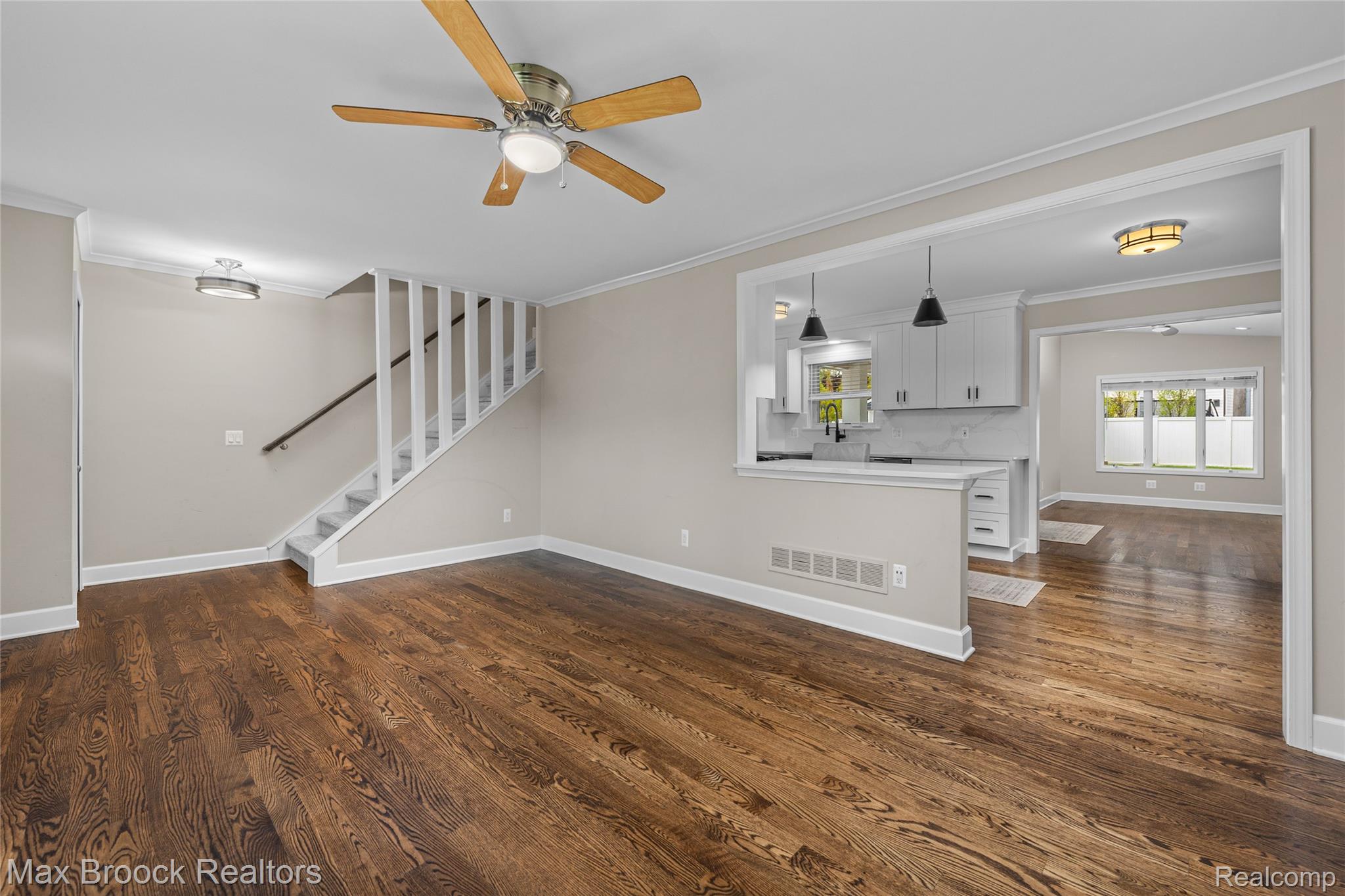 1445 Holland Street Property Photo 3