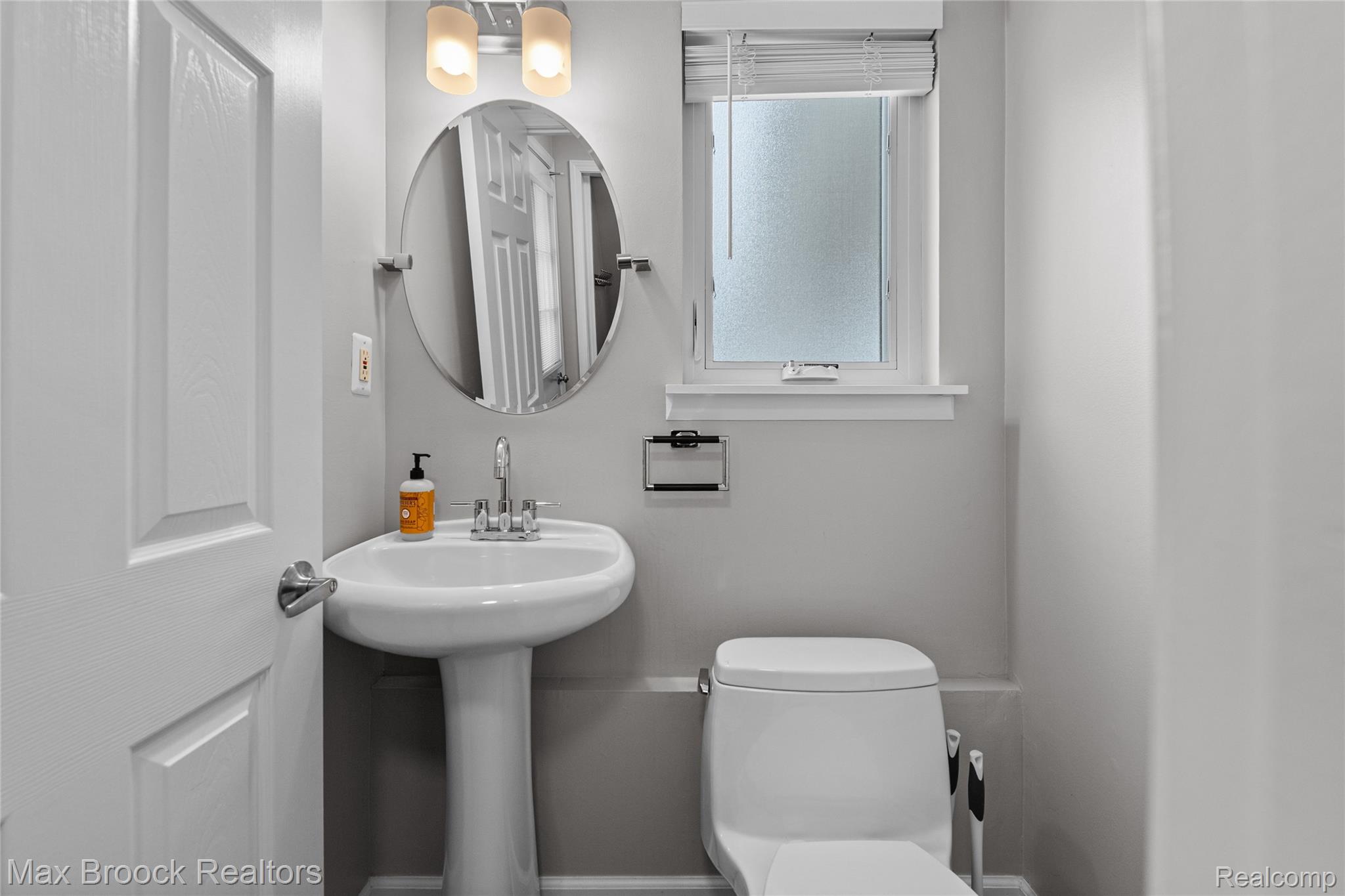 1445 Holland Street Property Photo 8