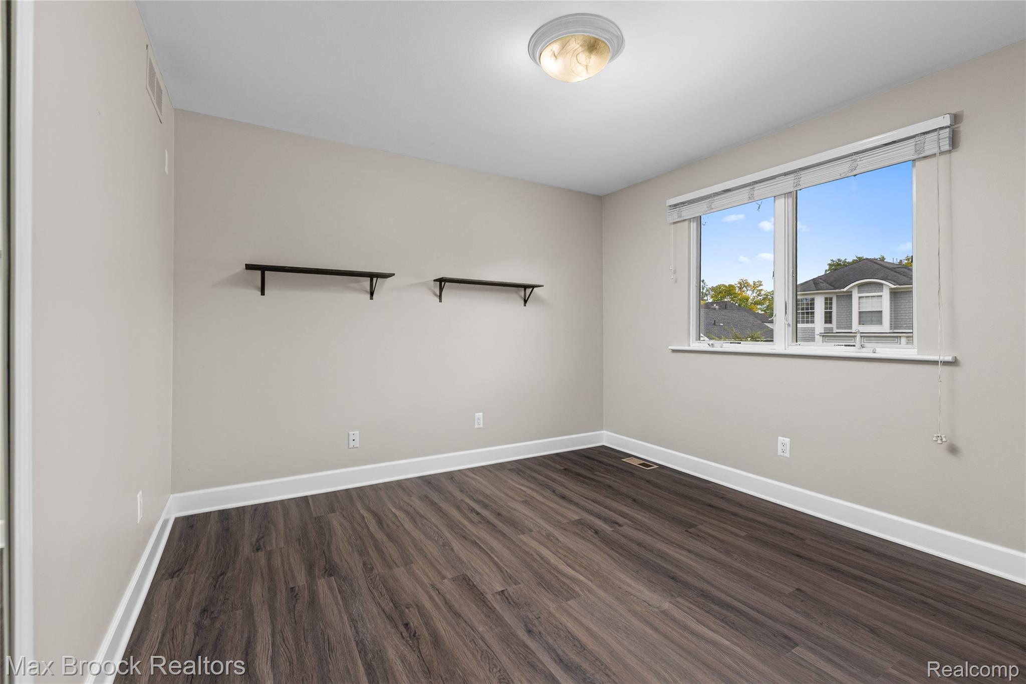 1445 Holland Street Property Photo 10