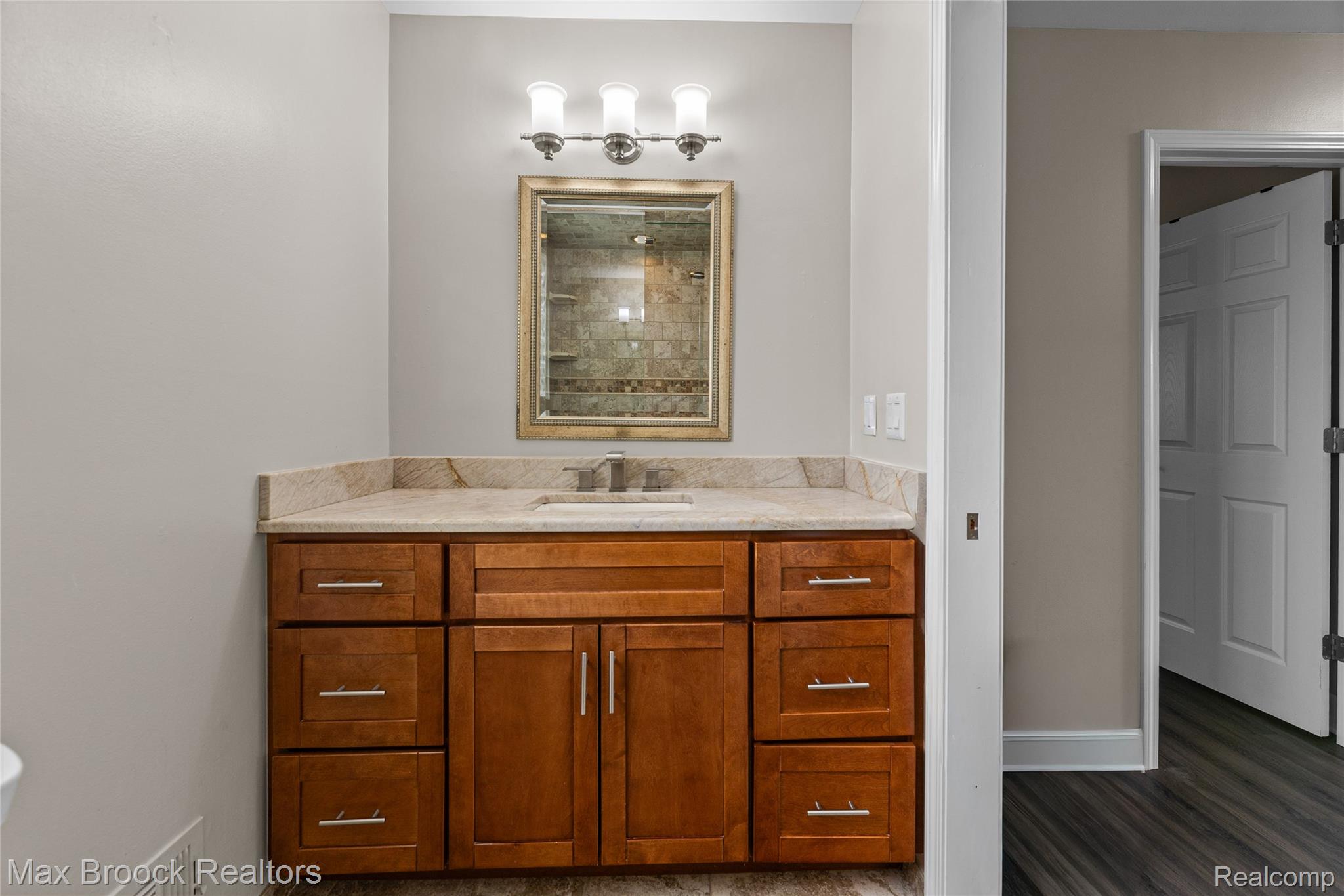 1445 Holland Street Property Photo 12