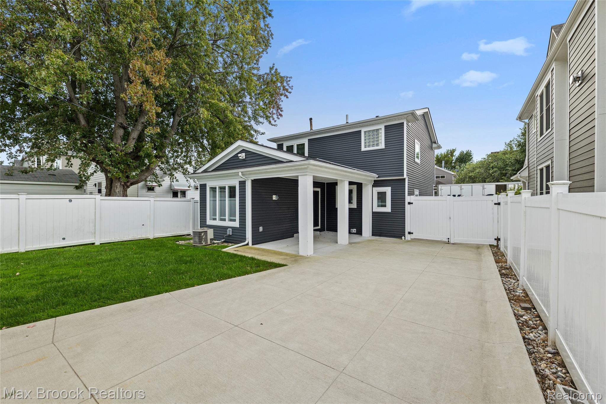 1445 Holland Street Property Photo 16