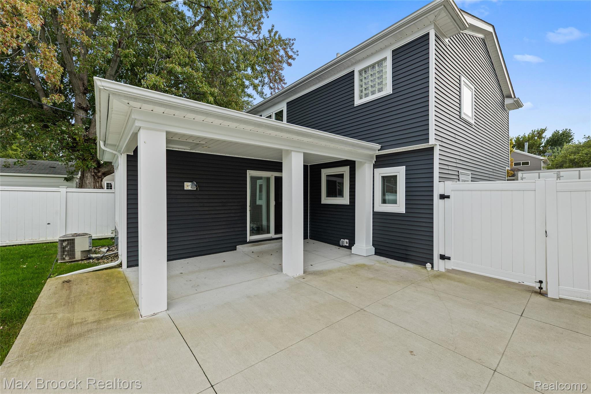 1445 Holland Street Property Photo 17