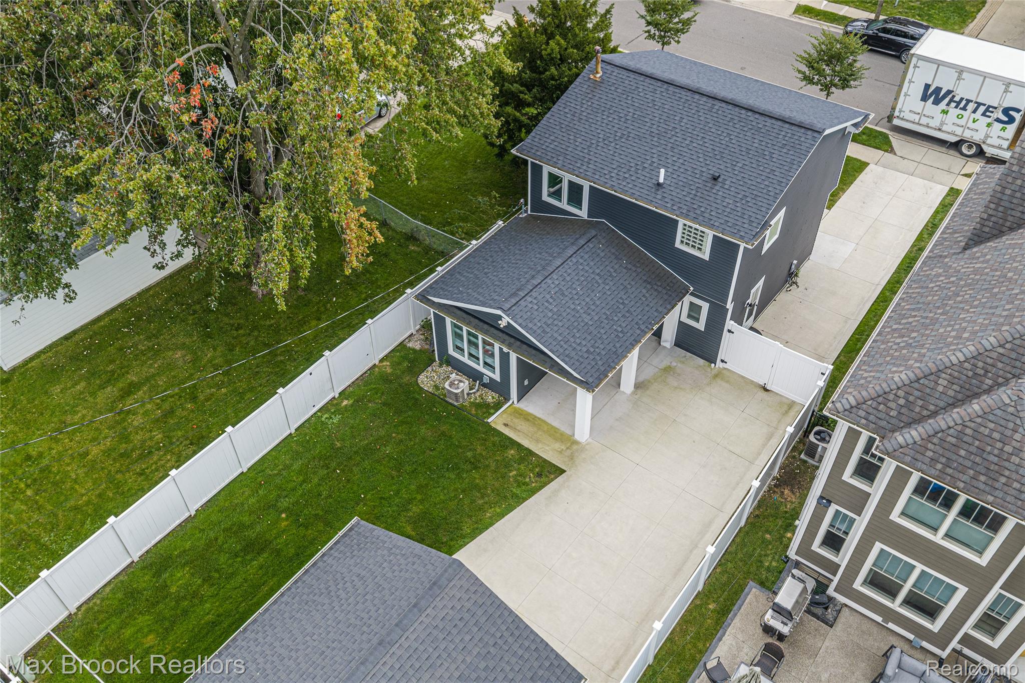 1445 Holland Street Property Photo 18