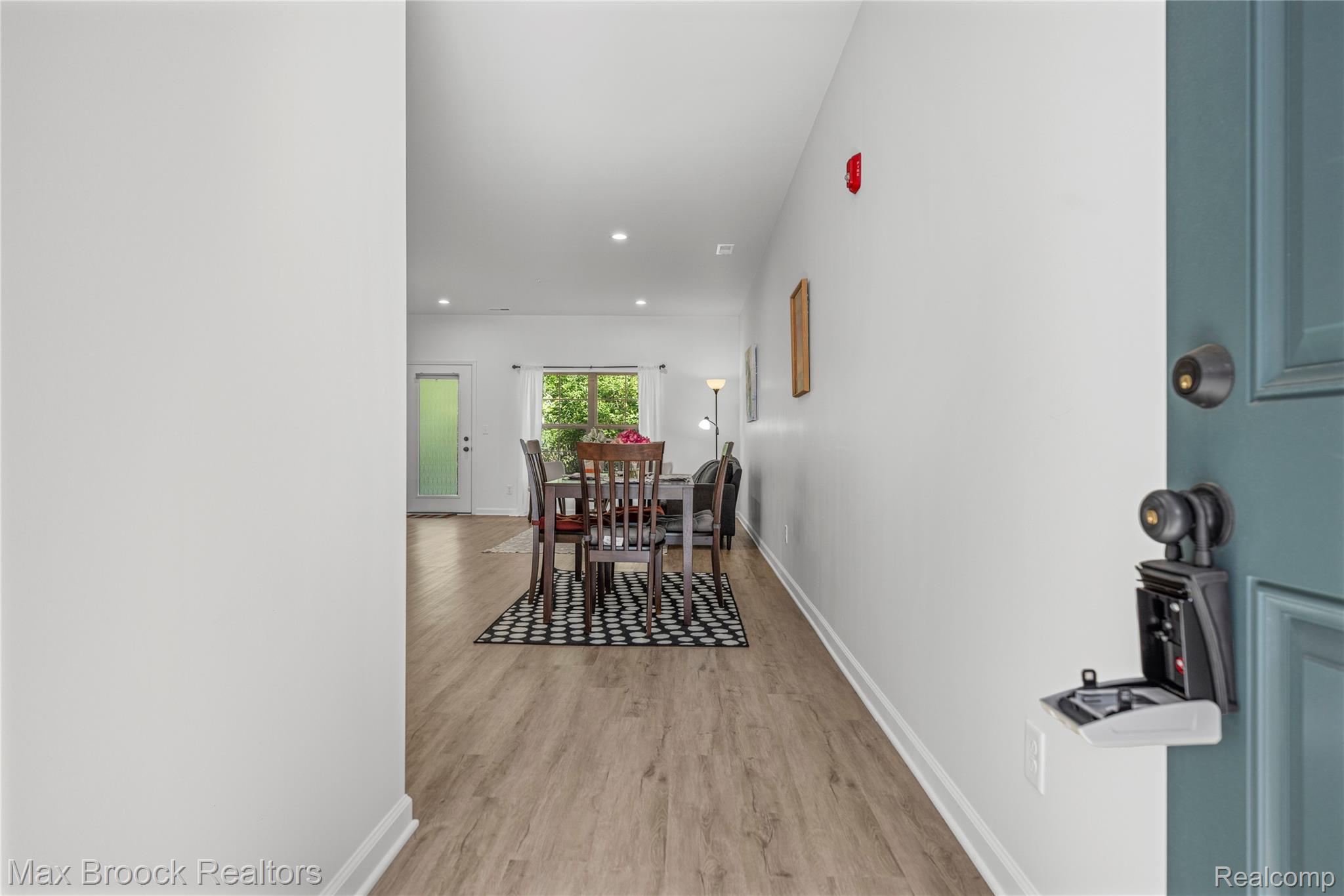 616 Pointe Drive Property Photo 3