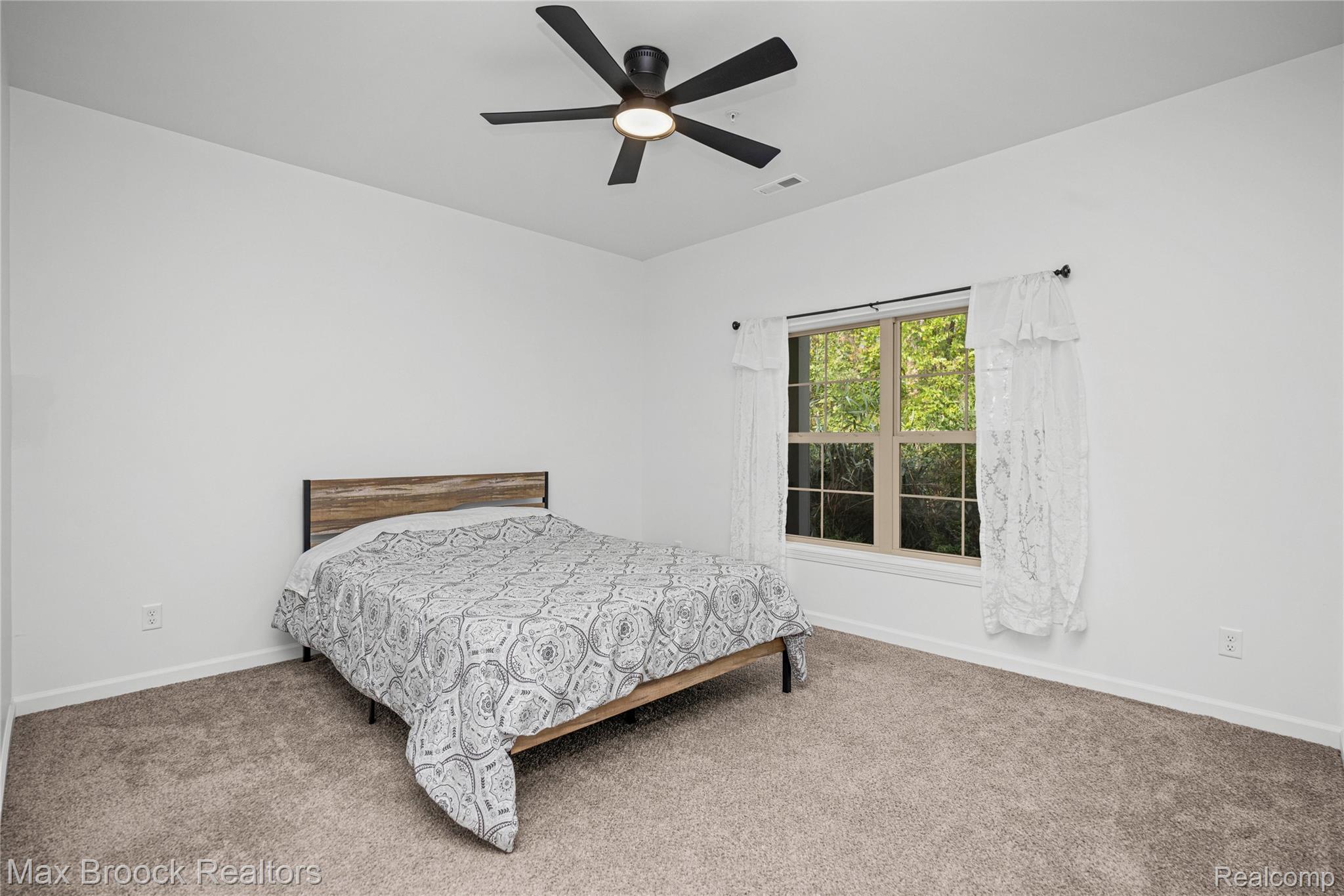 616 Pointe Drive Property Photo 19