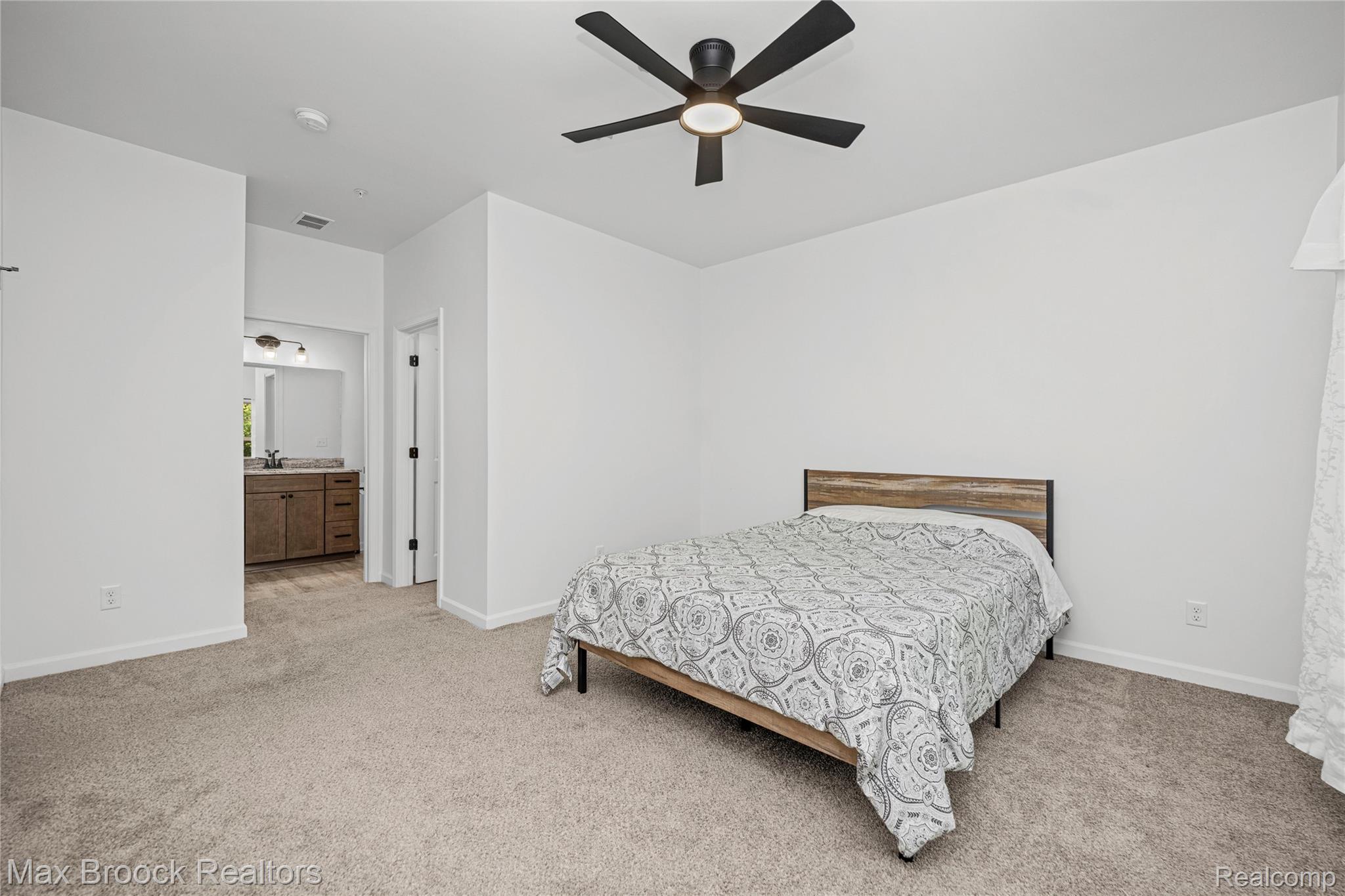616 Pointe Drive Property Photo 20