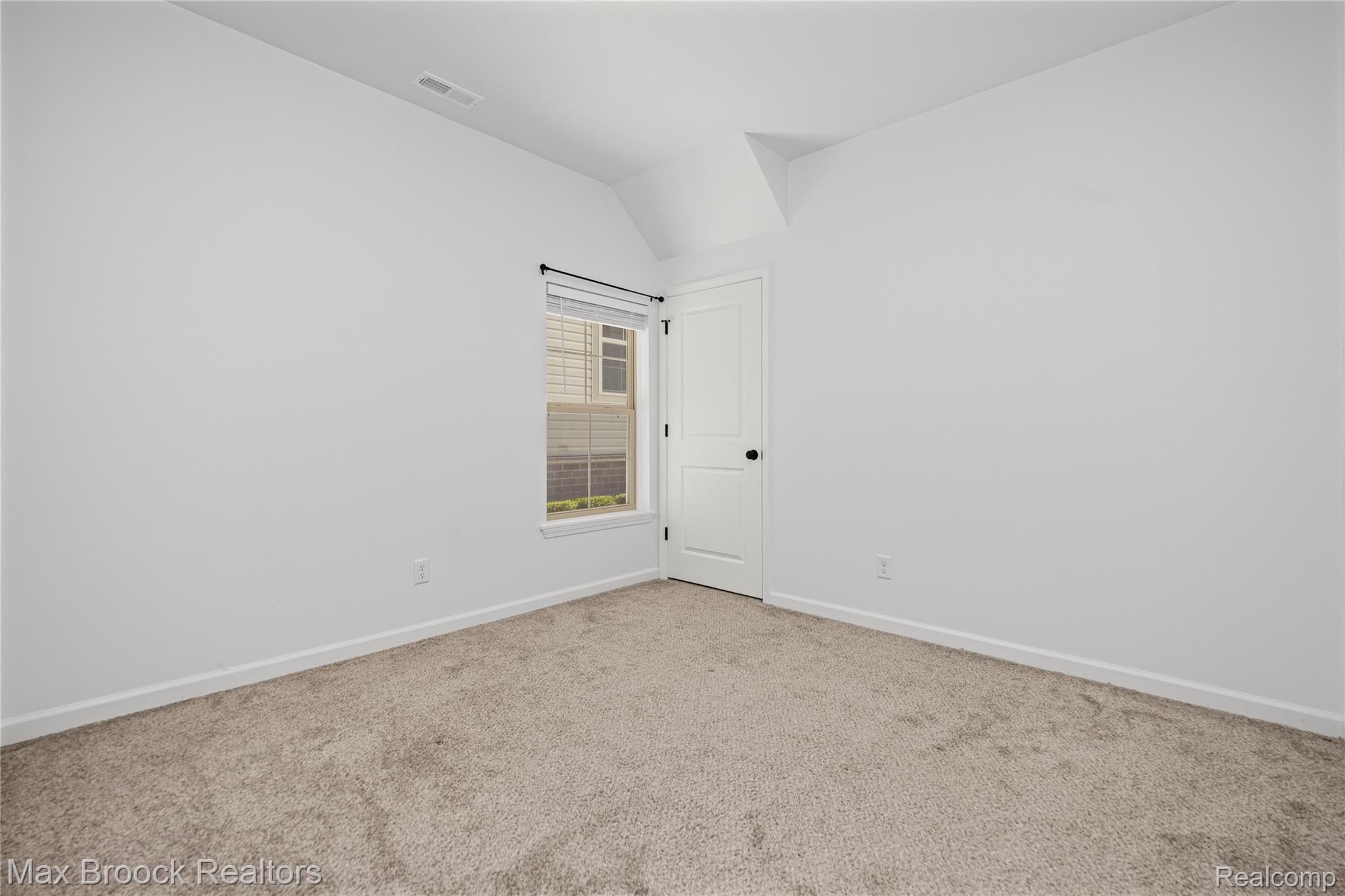 616 Pointe Drive Property Photo 25