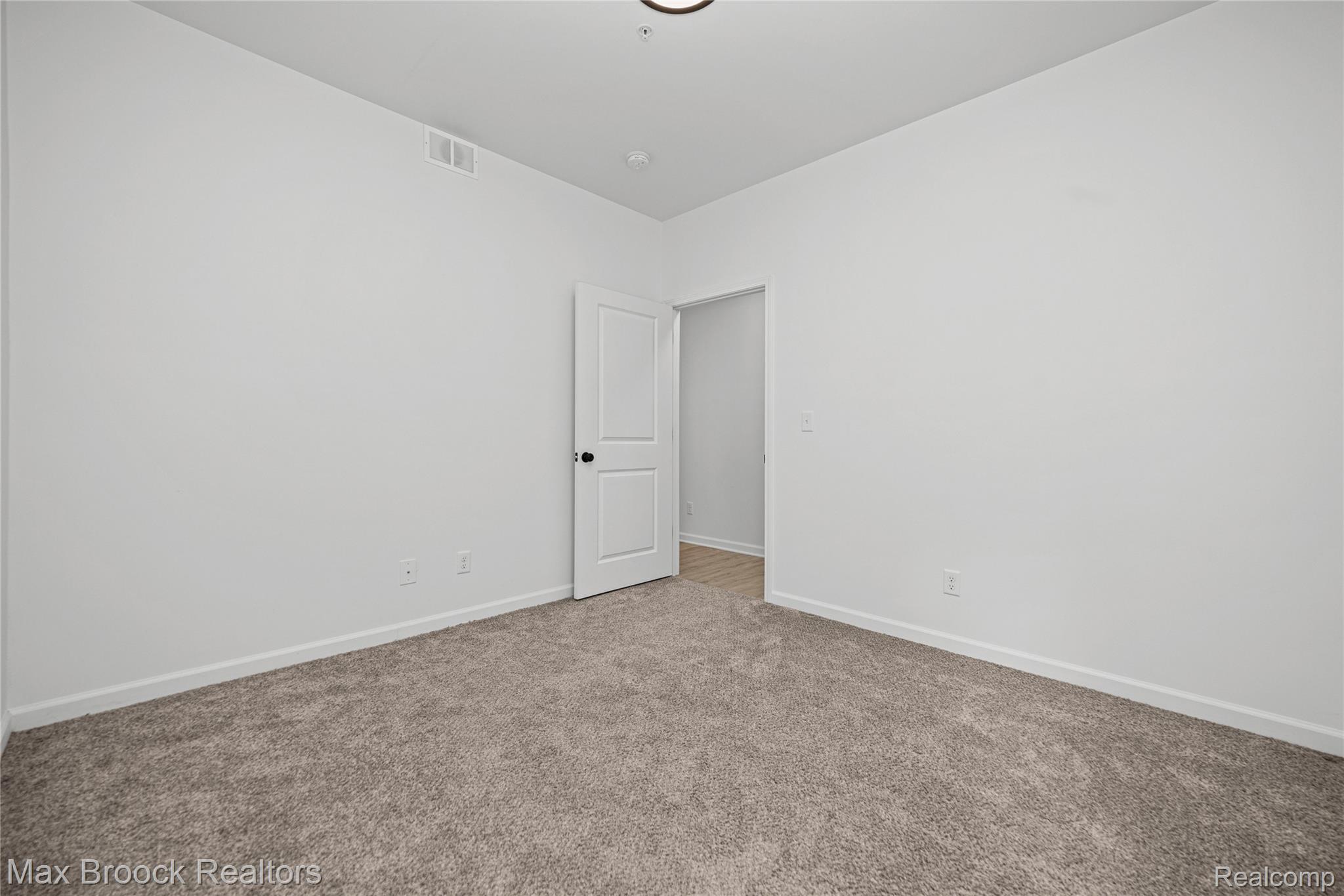 616 Pointe Drive Property Photo 26