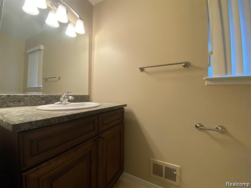 28129 Franklin Road 105 Property Photo 7