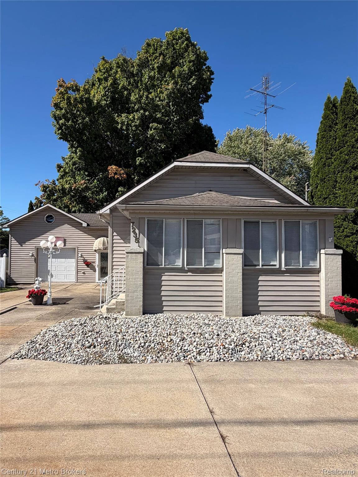7235 N Genesee Road Property Photo 1