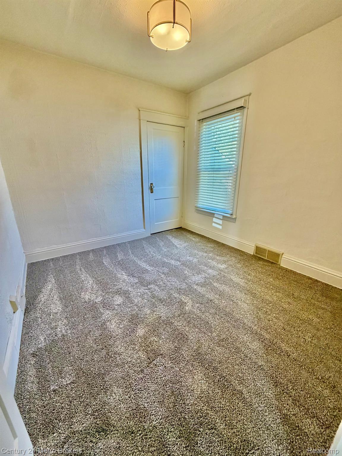 7235 N Genesee Road Property Photo 17