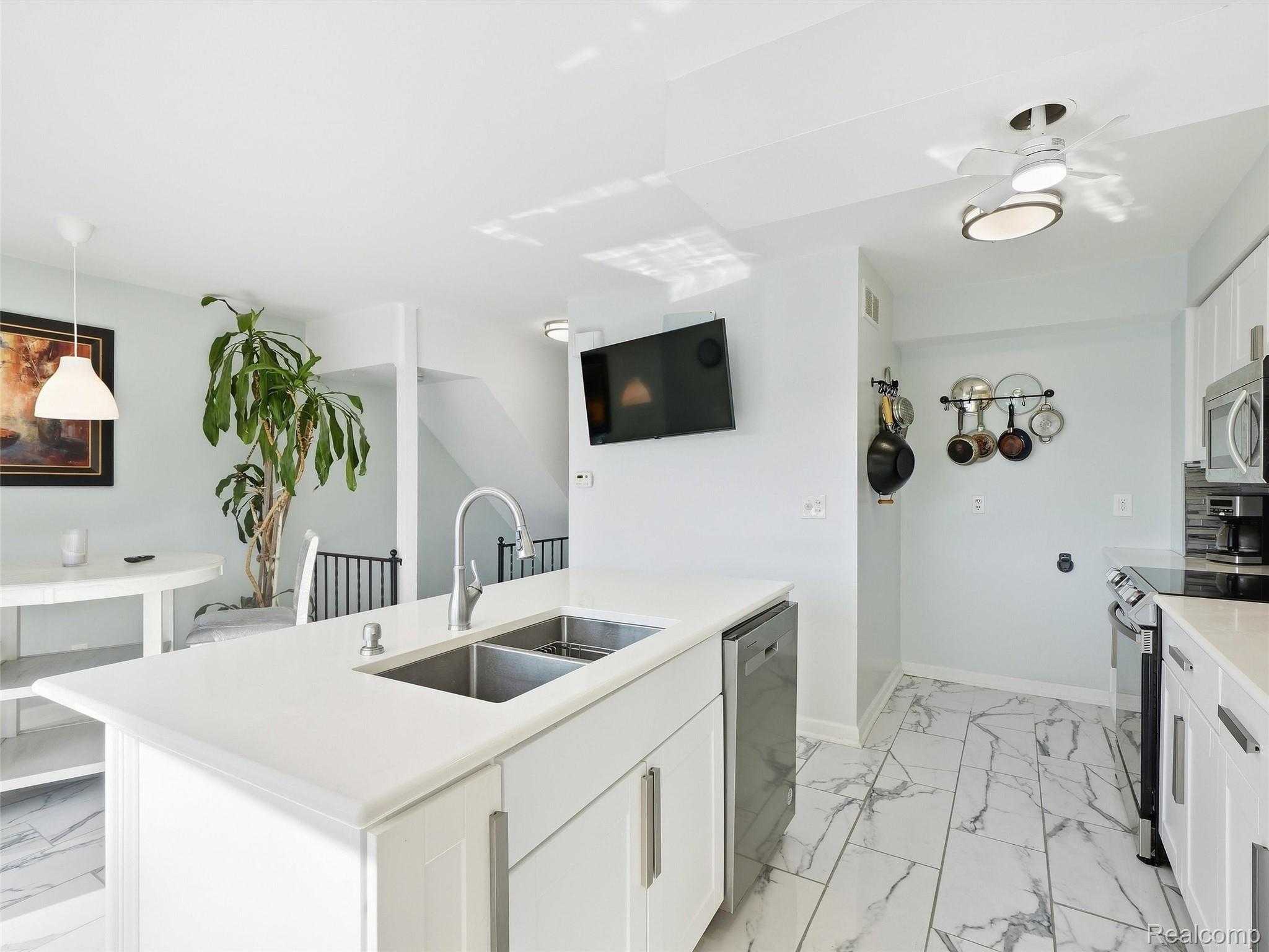 20937 Sherman Avenue Property Photo 12
