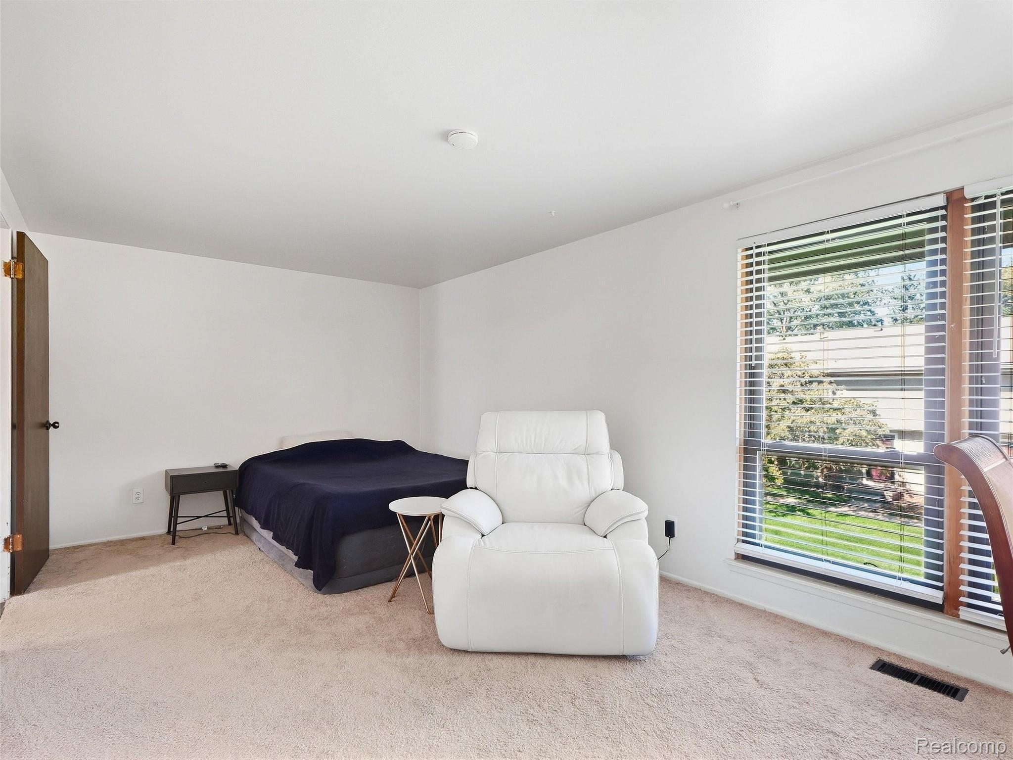 20937 Sherman Avenue Property Photo 16