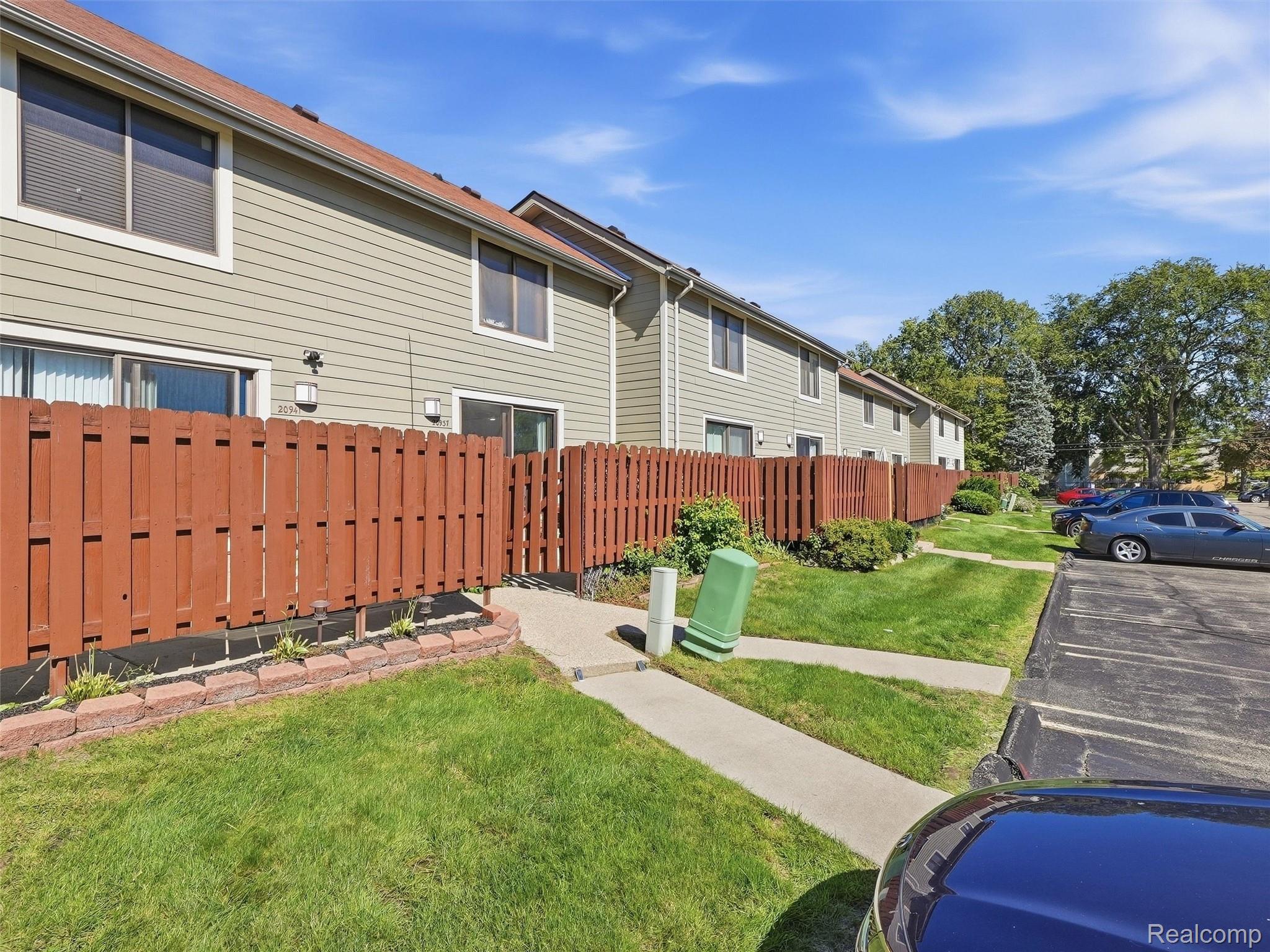 20937 Sherman Avenue Property Photo 29