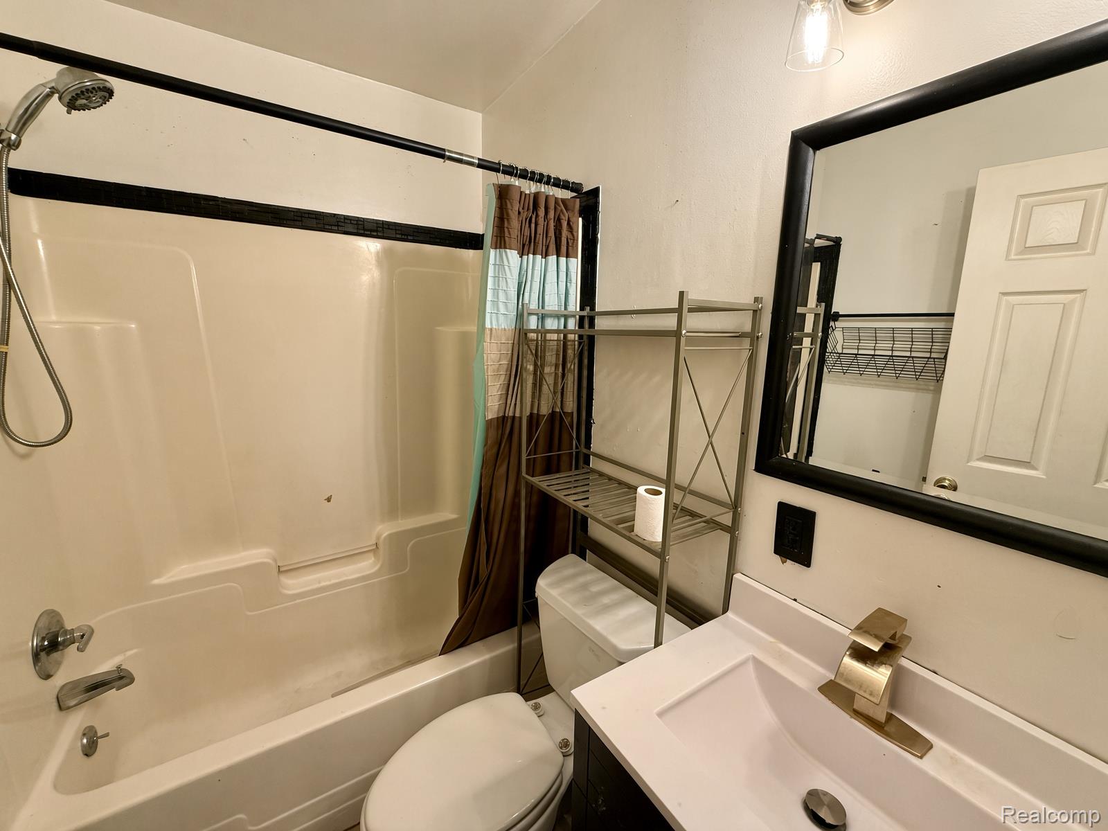 3301 Clairmont Street Property Photo 5