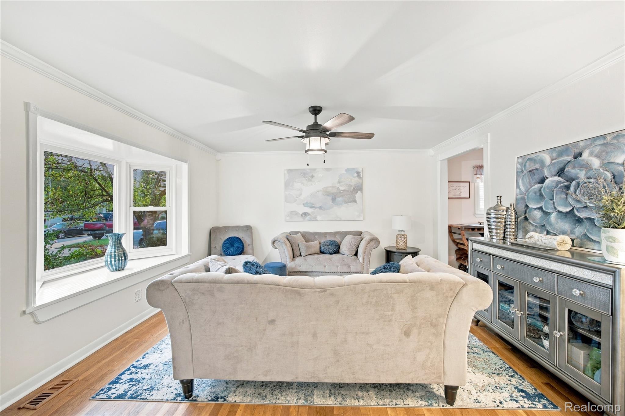 1149 Selma Street Property Photo 7
