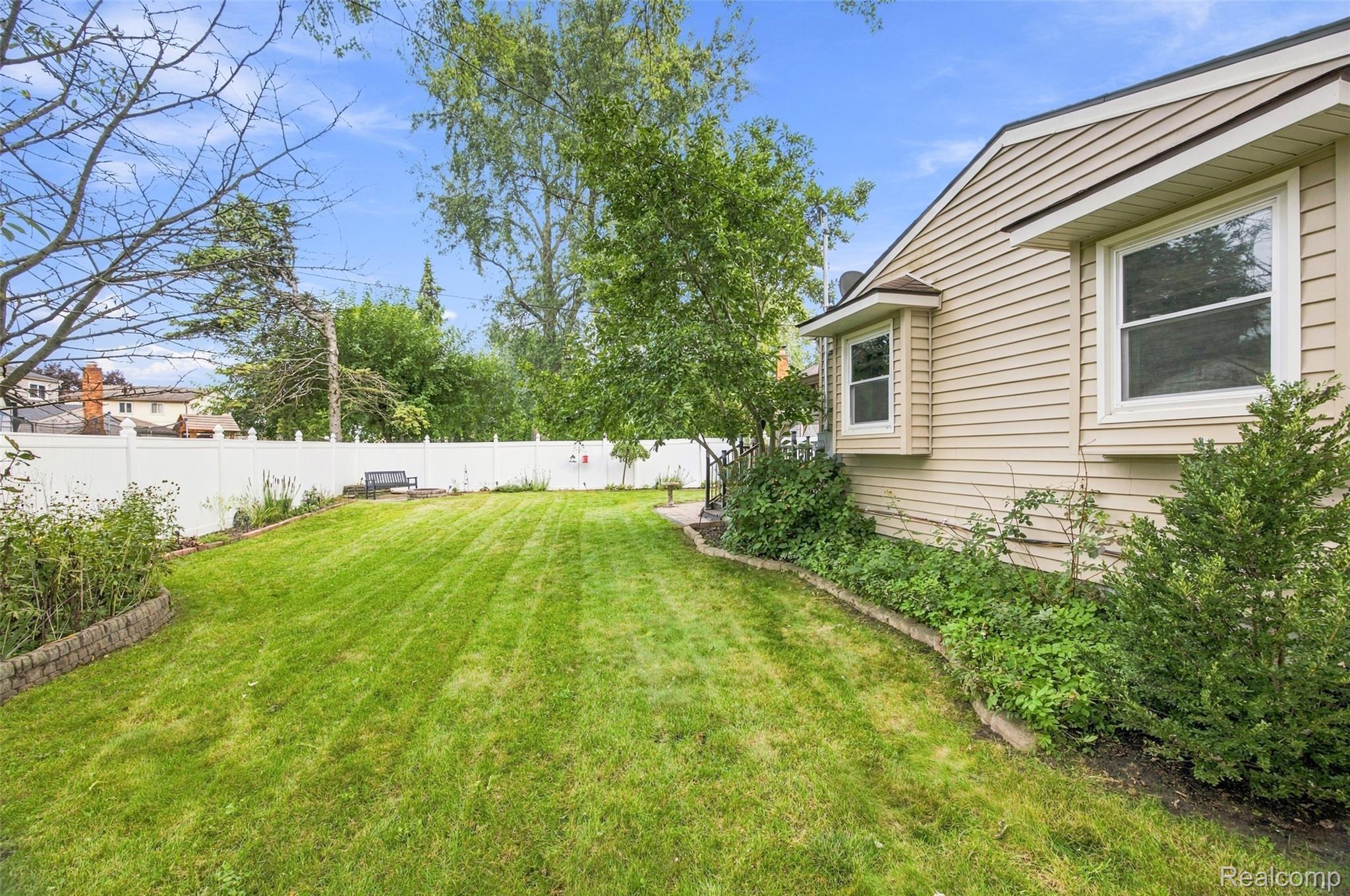 1149 Selma Street Property Photo 44