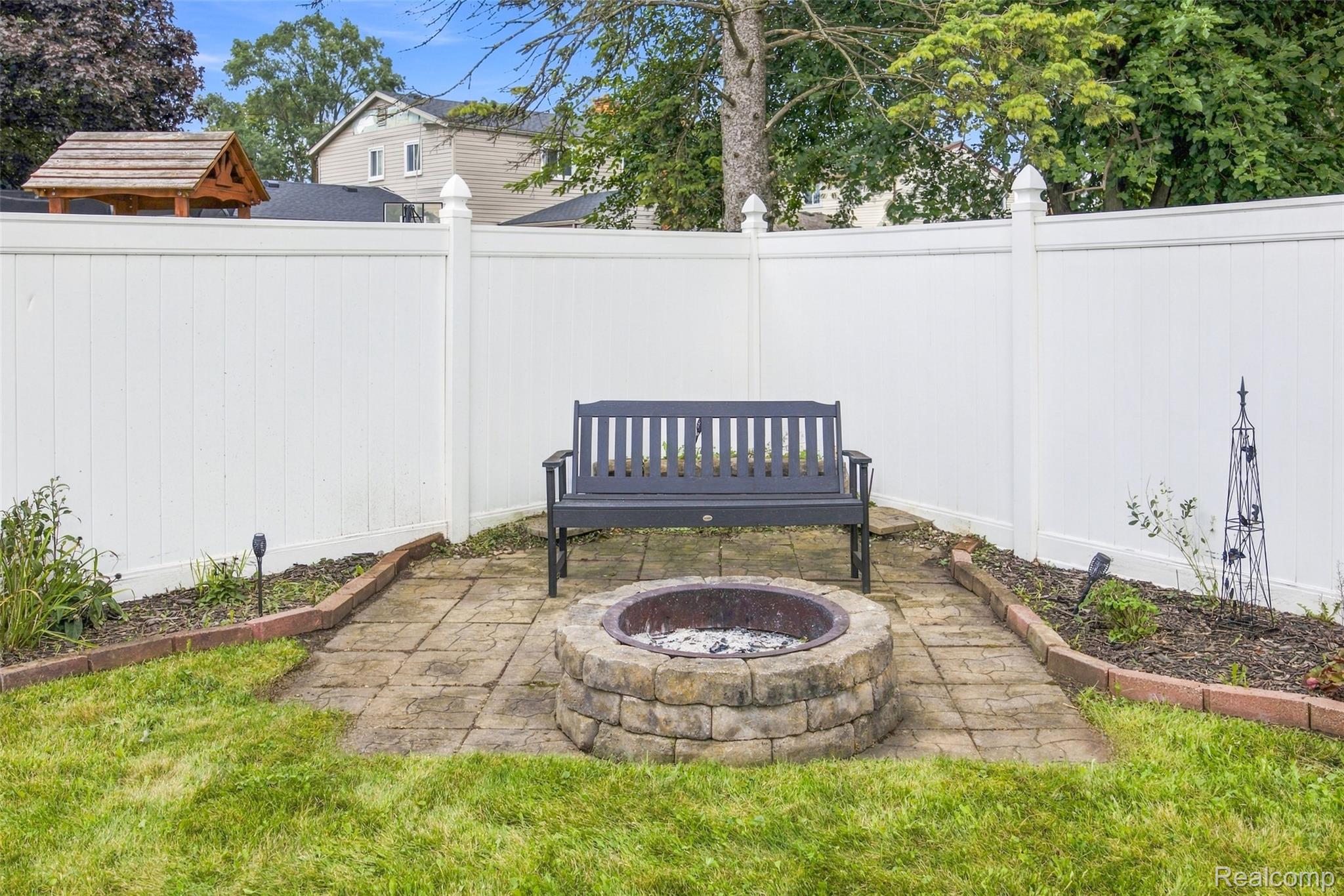 1149 Selma Street Property Photo 46