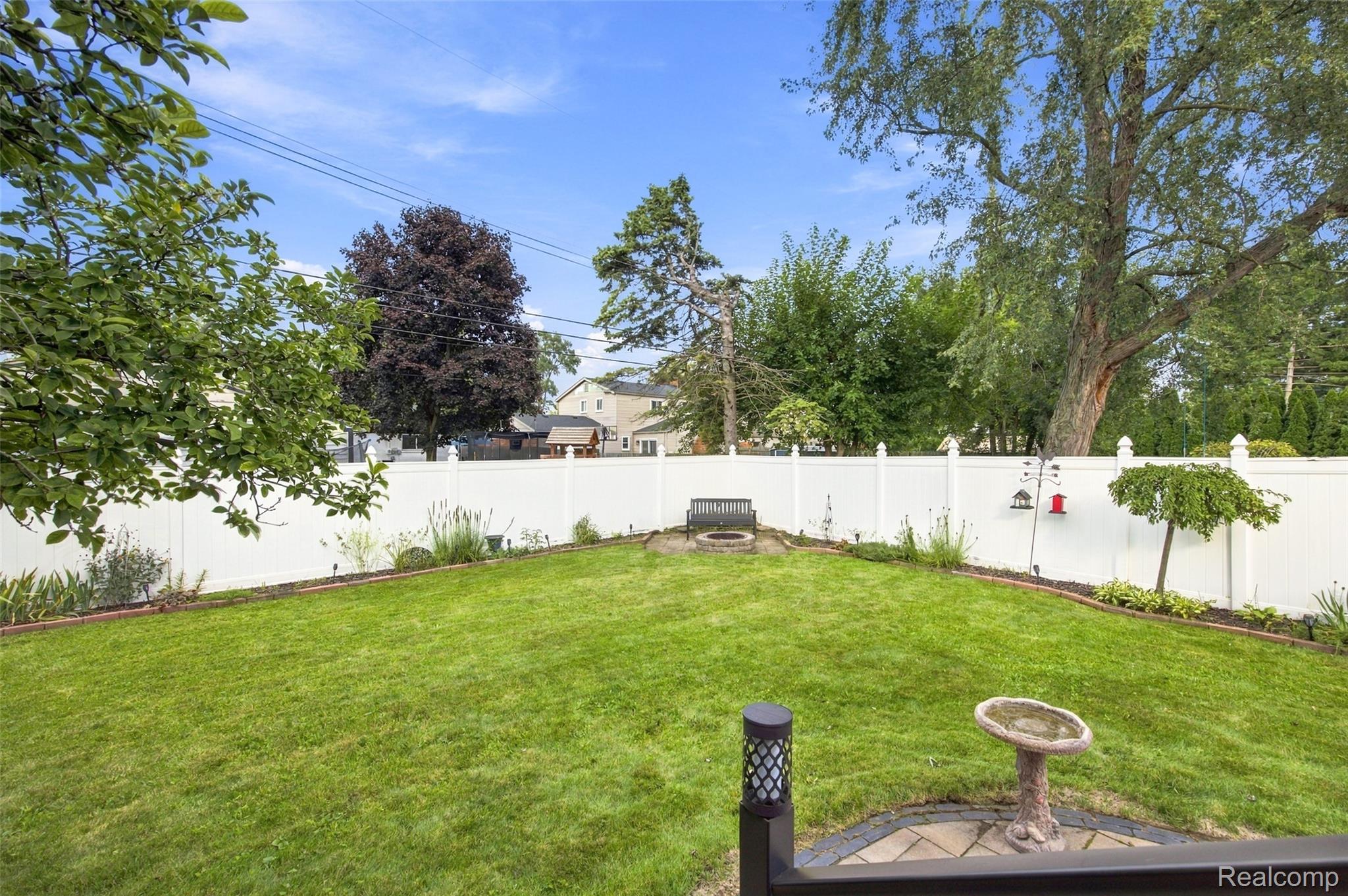 1149 Selma Street Property Photo 47
