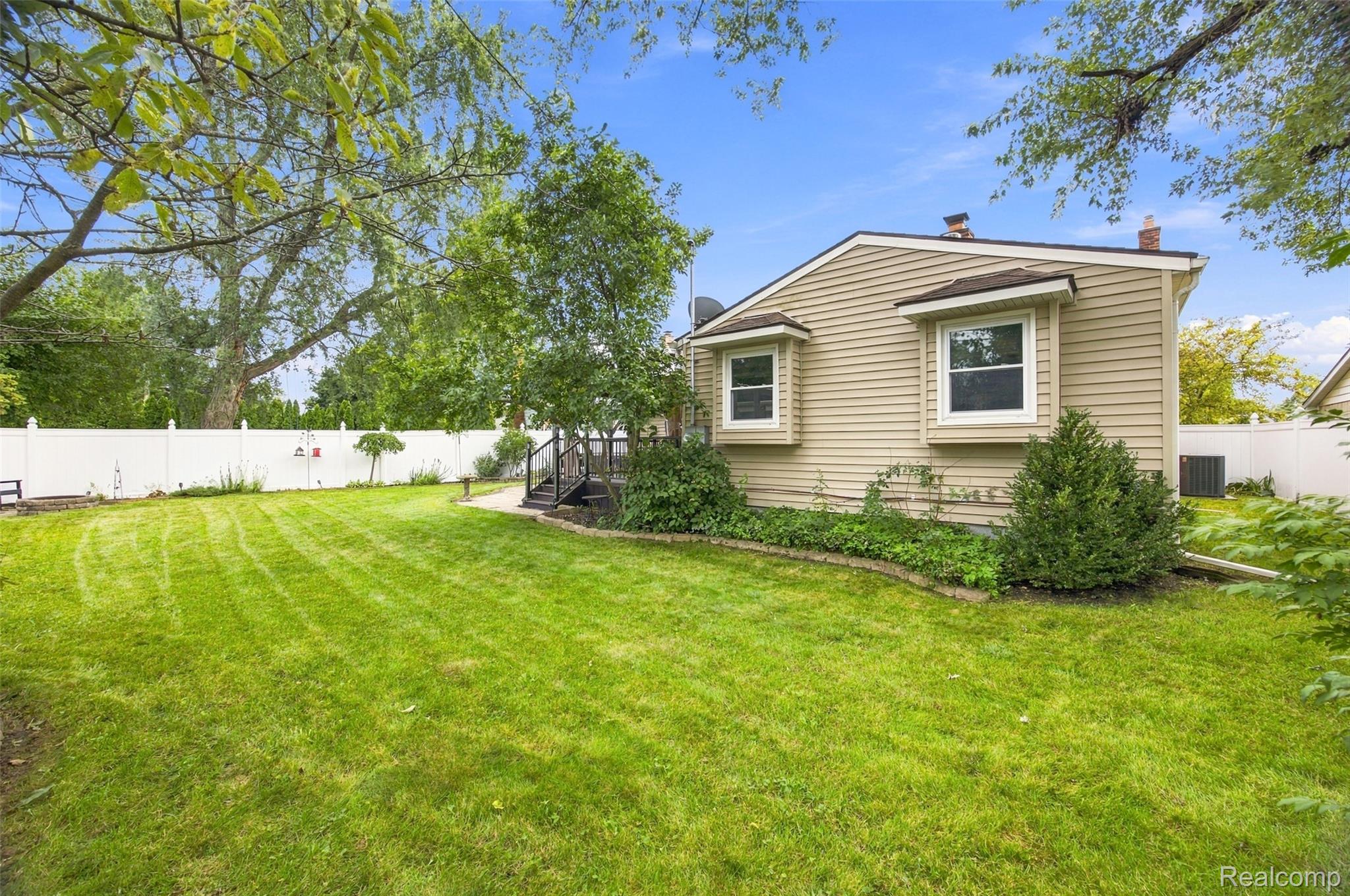1149 Selma Street Property Photo 48
