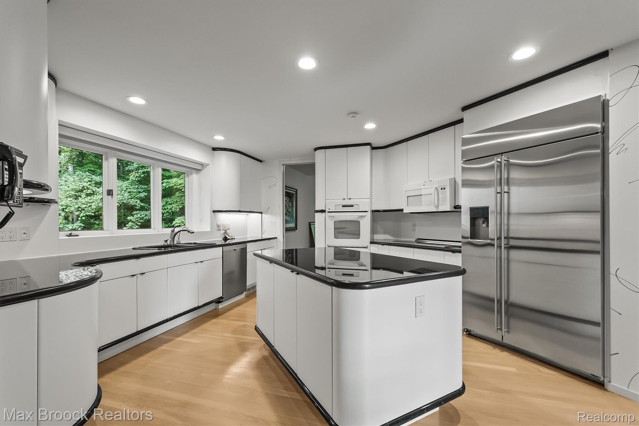 4904 Woodcliff Hill Road Property Photo 13