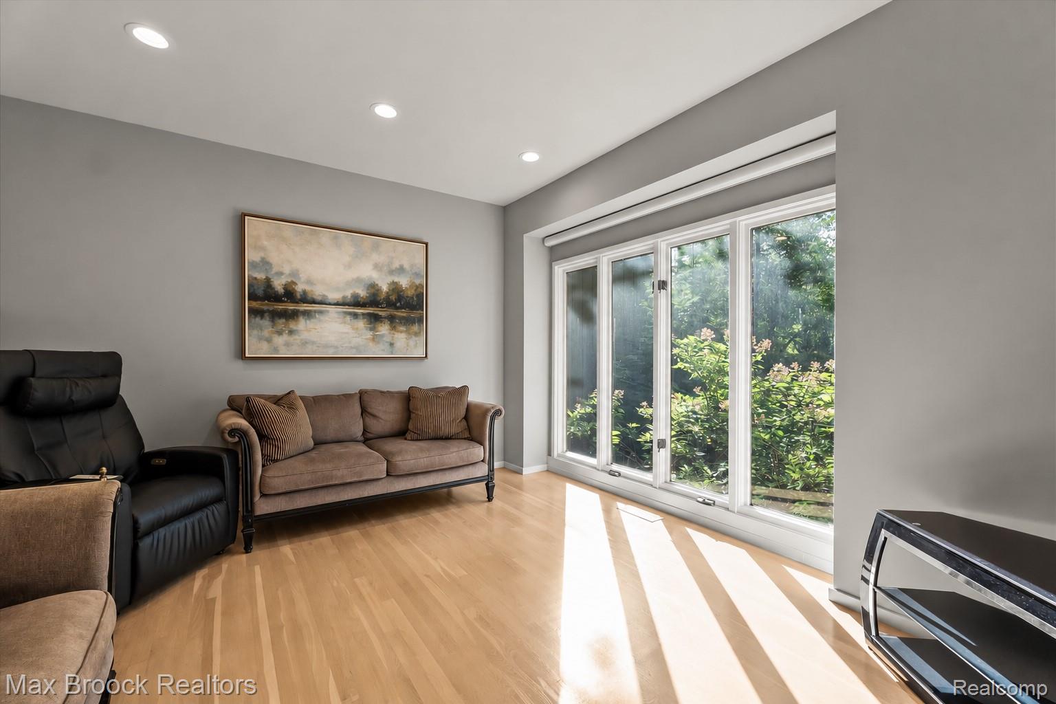 4904 Woodcliff Hill Road Property Photo 18