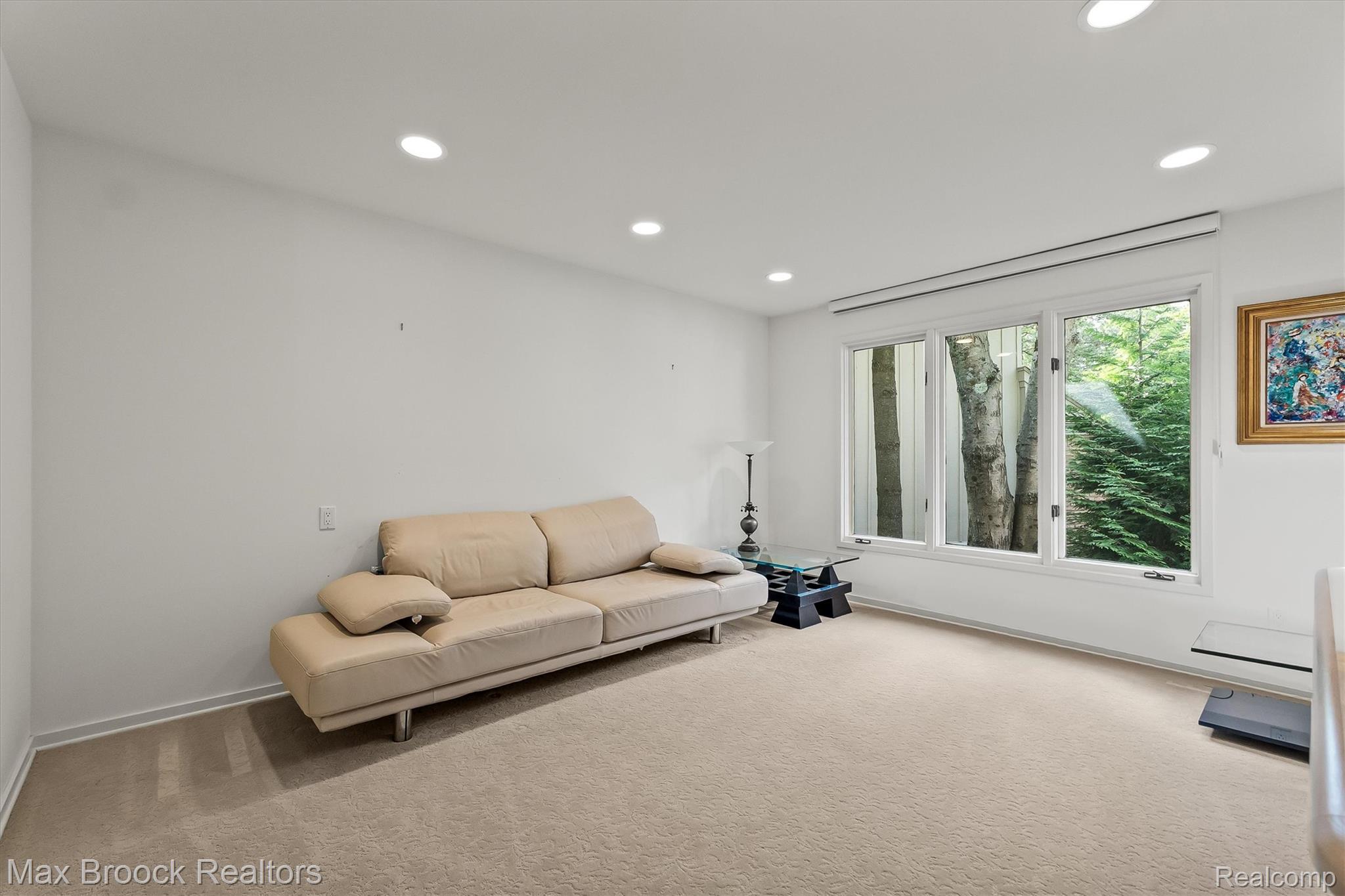 4904 Woodcliff Hill Road Property Photo 20
