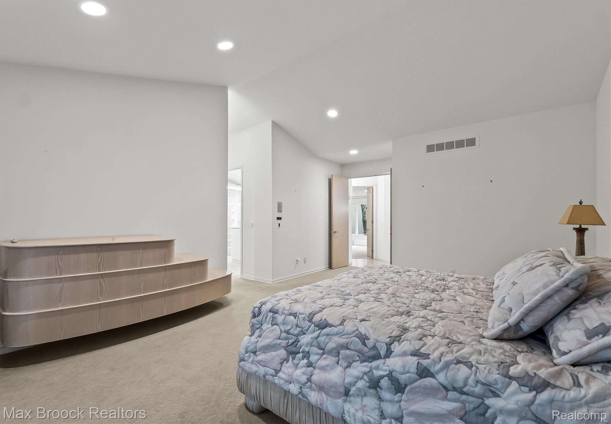 4904 Woodcliff Hill Road Property Photo 23