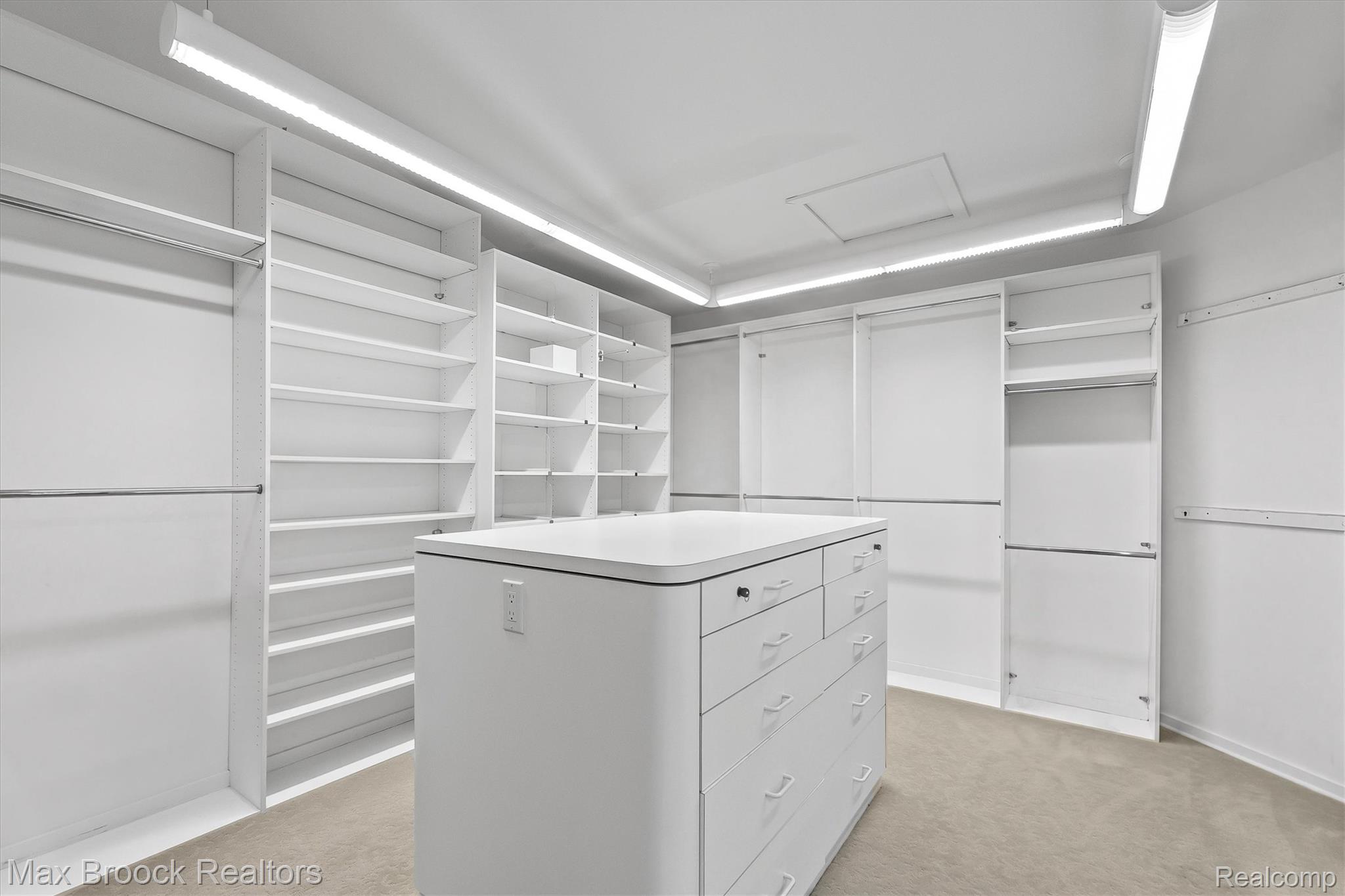 4904 Woodcliff Hill Road Property Photo 24