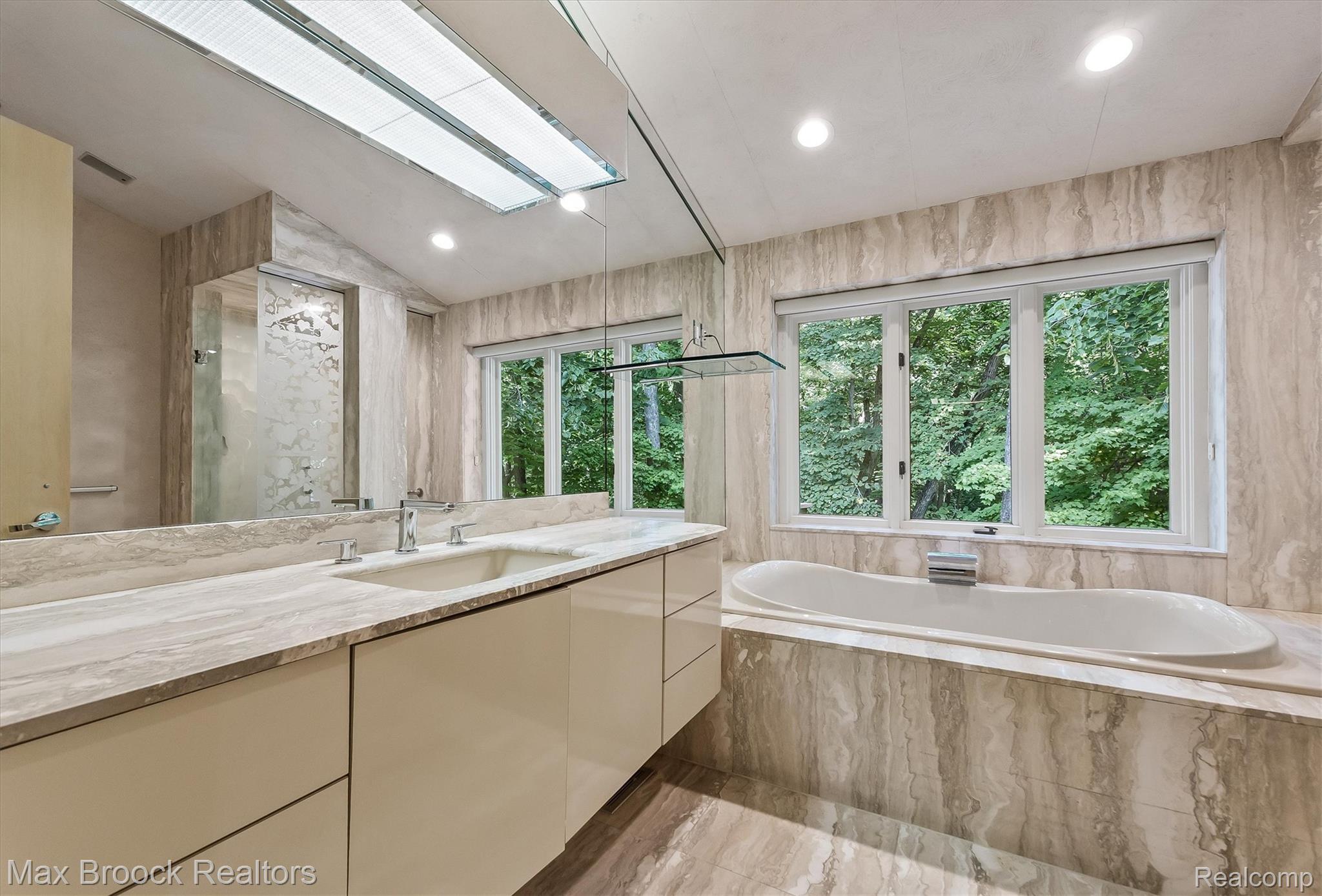 4904 Woodcliff Hill Road Property Photo 26