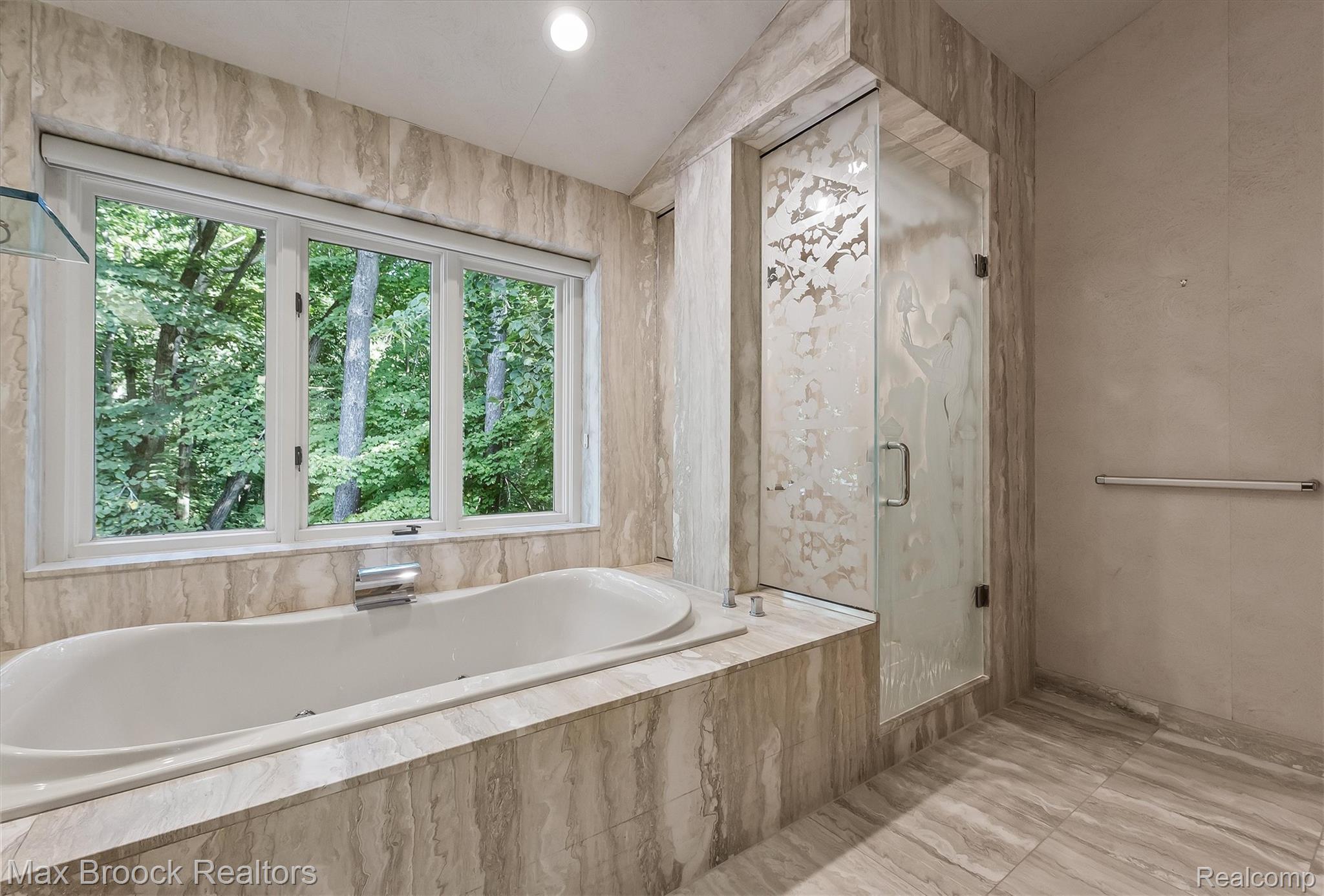 4904 Woodcliff Hill Road Property Photo 27