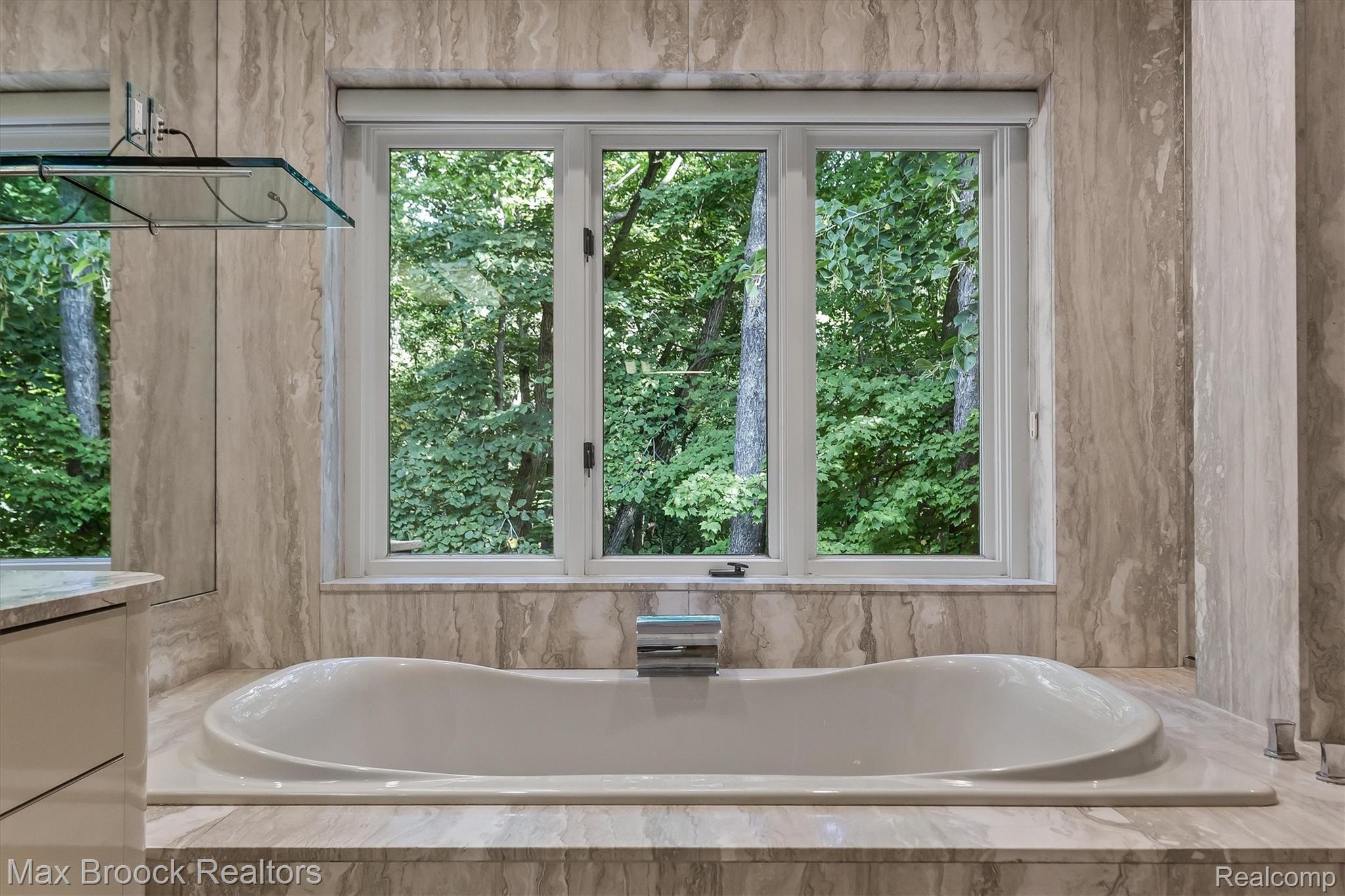 4904 Woodcliff Hill Road Property Photo 28