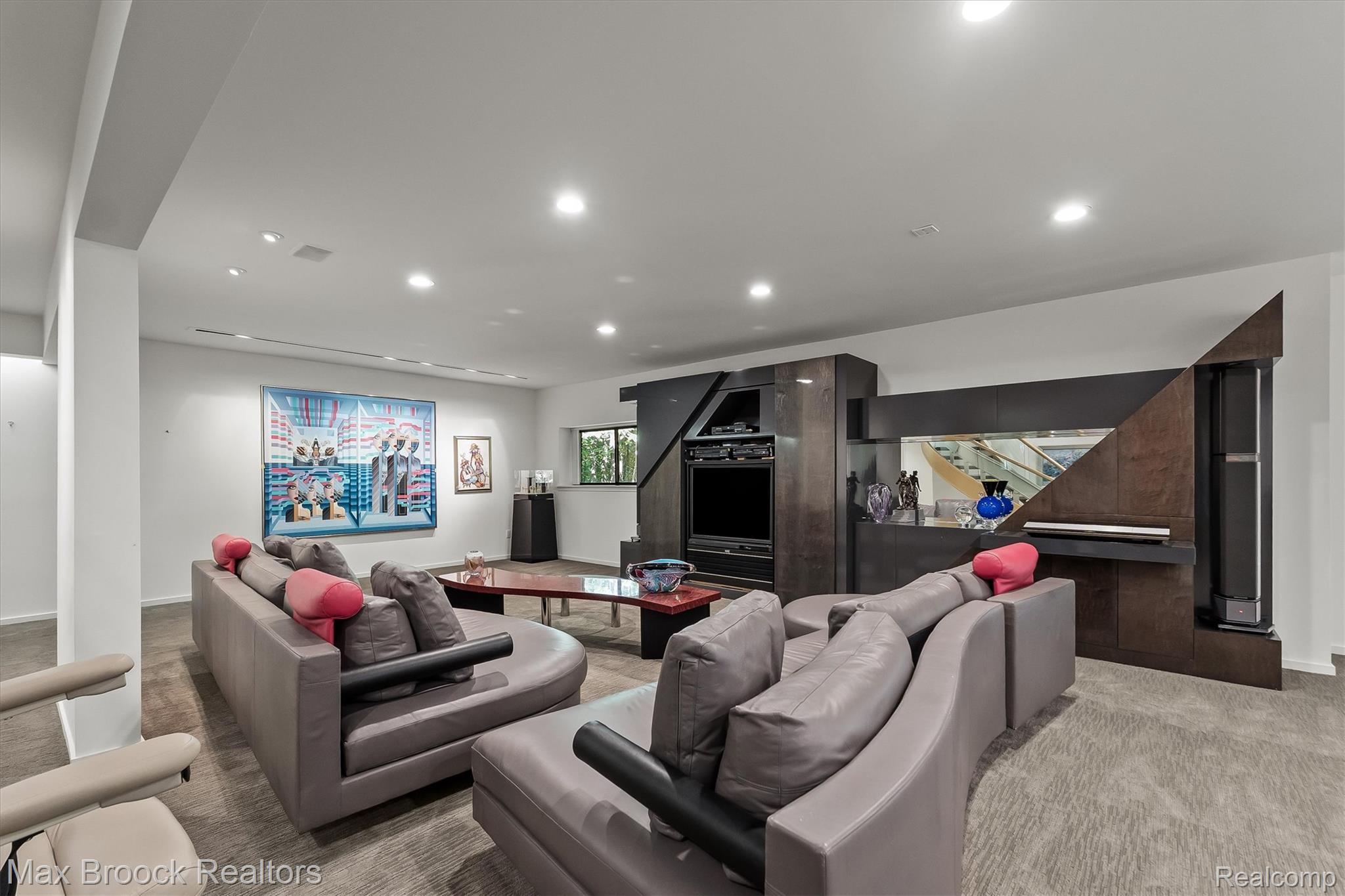 4904 Woodcliff Hill Road Property Photo 32