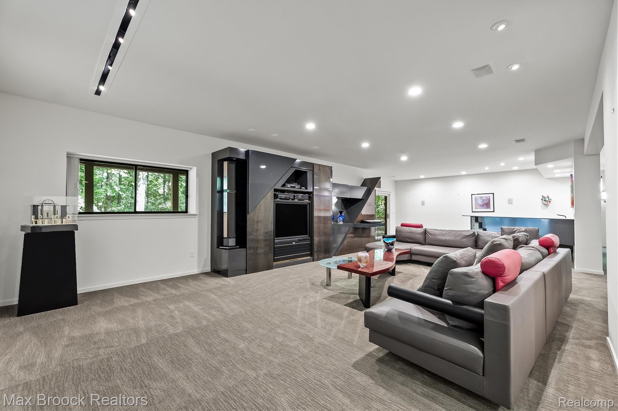 4904 Woodcliff Hill Road Property Photo 34
