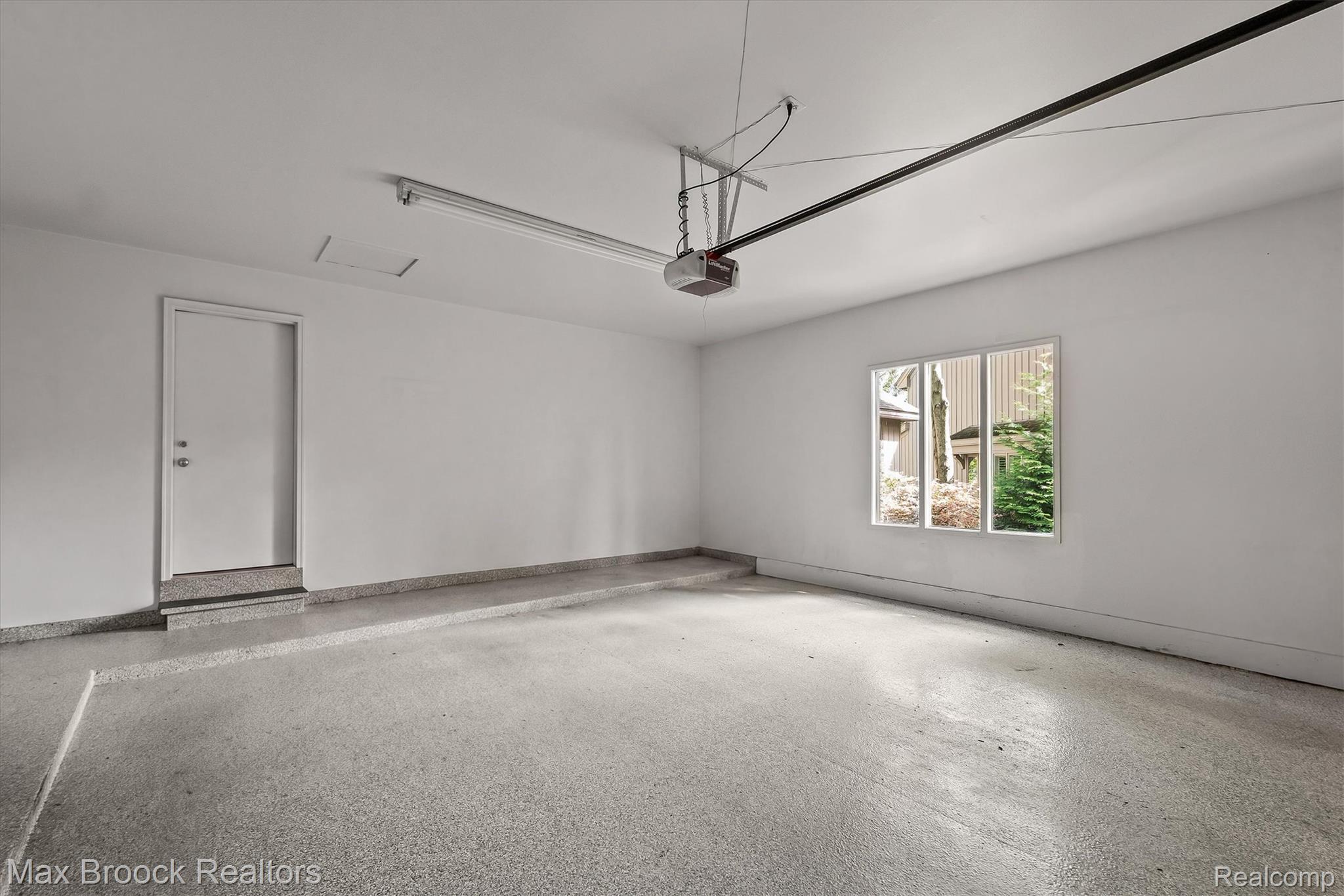 4904 Woodcliff Hill Road Property Photo 42