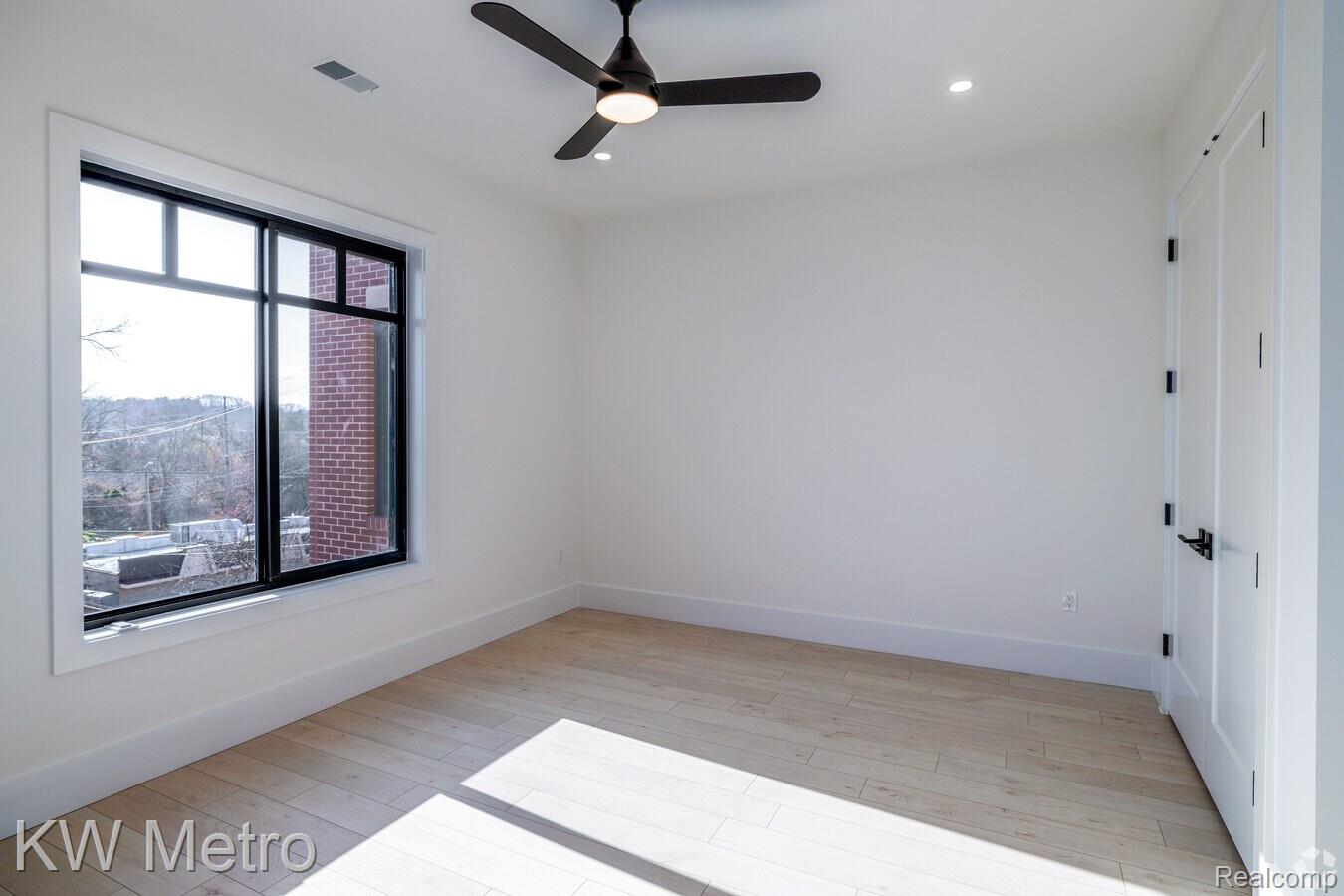 120 E Liberty Street 202 Property Photo 12