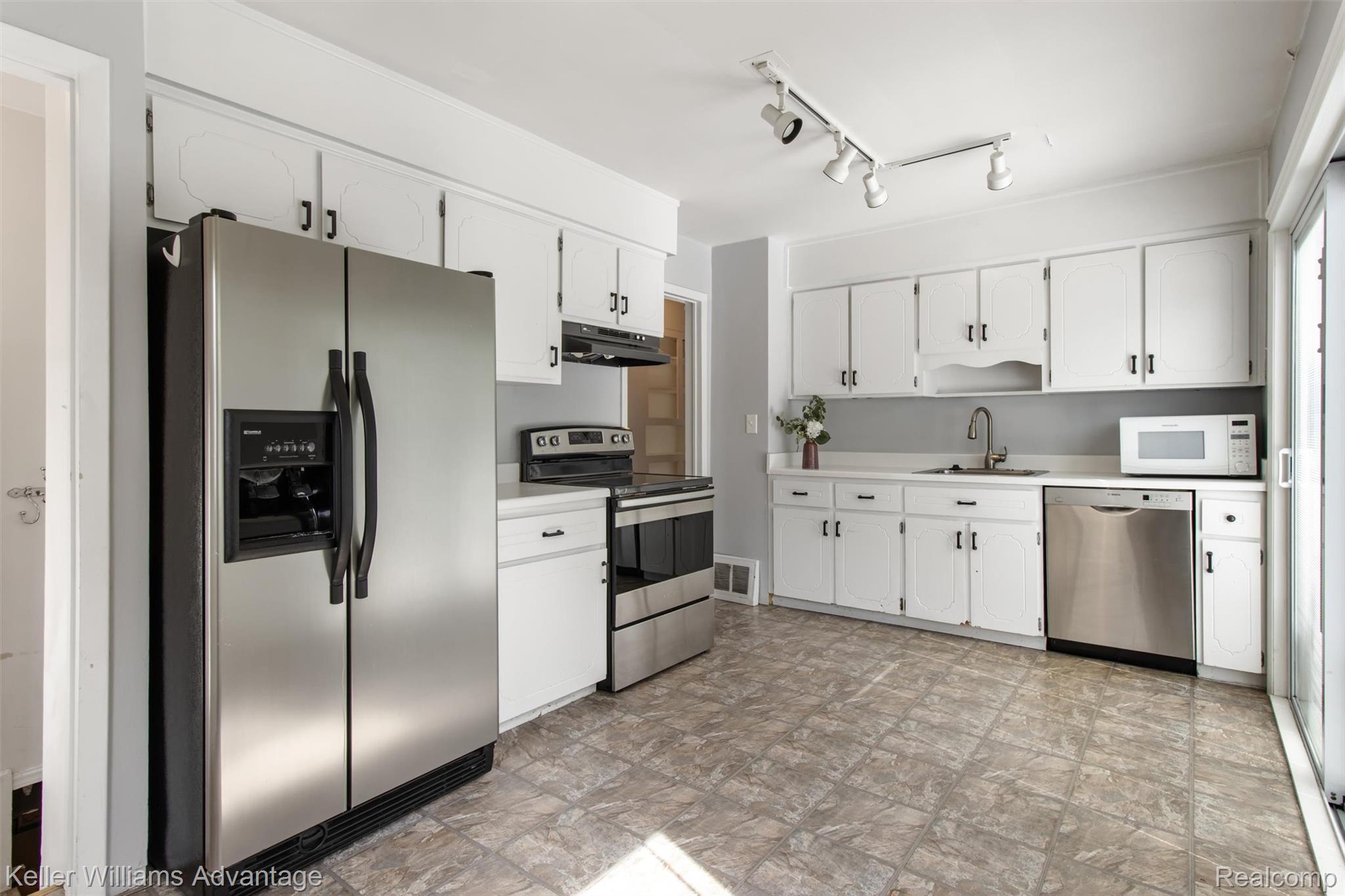 617 S Edgeworth Avenue Property Photo 4