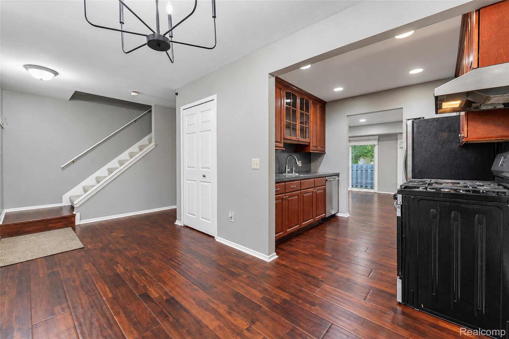 24264 Bashian Drive Property Photo 5