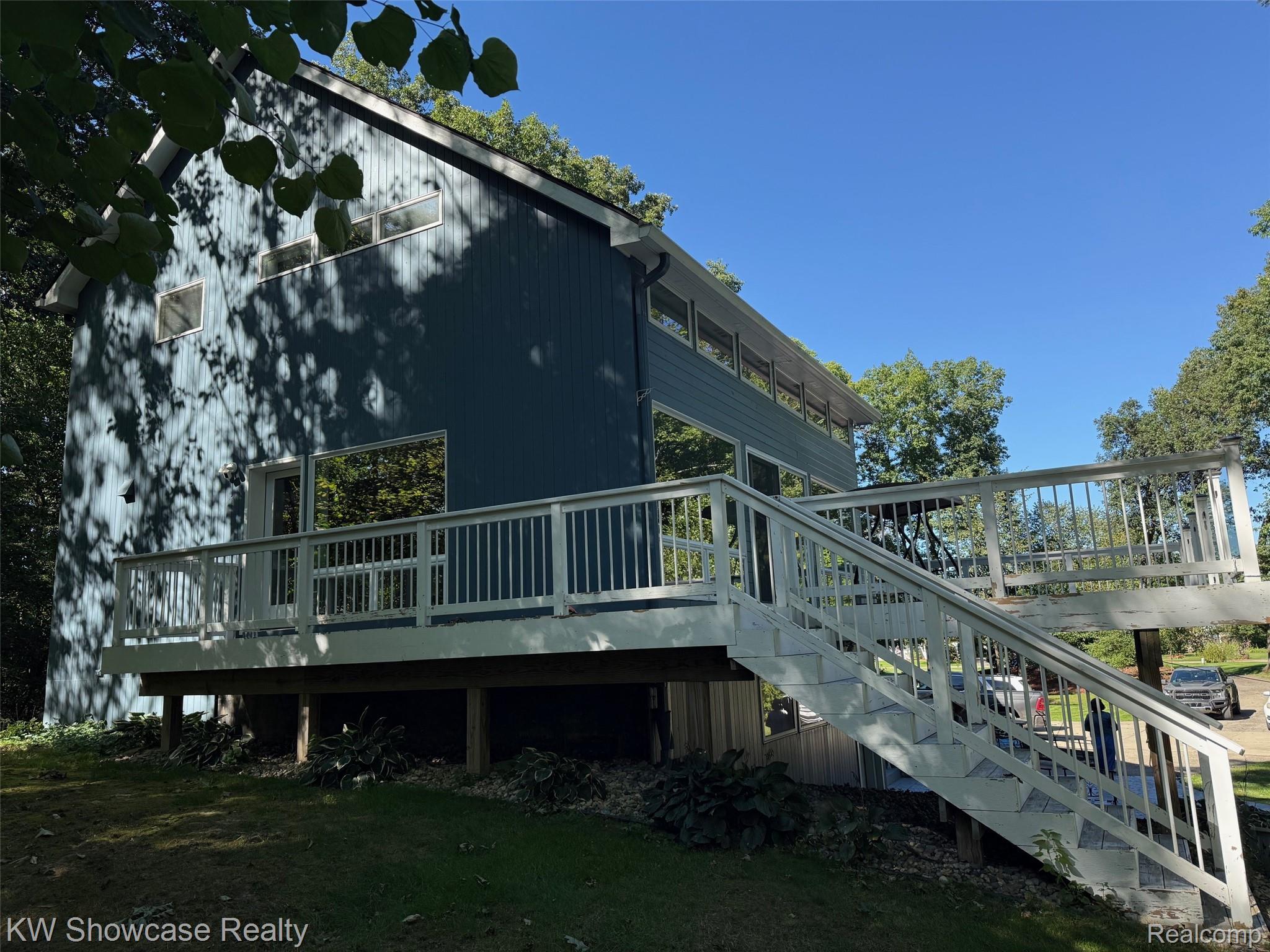 10695 Oxbow Lakeshore Drive Property Photo 8