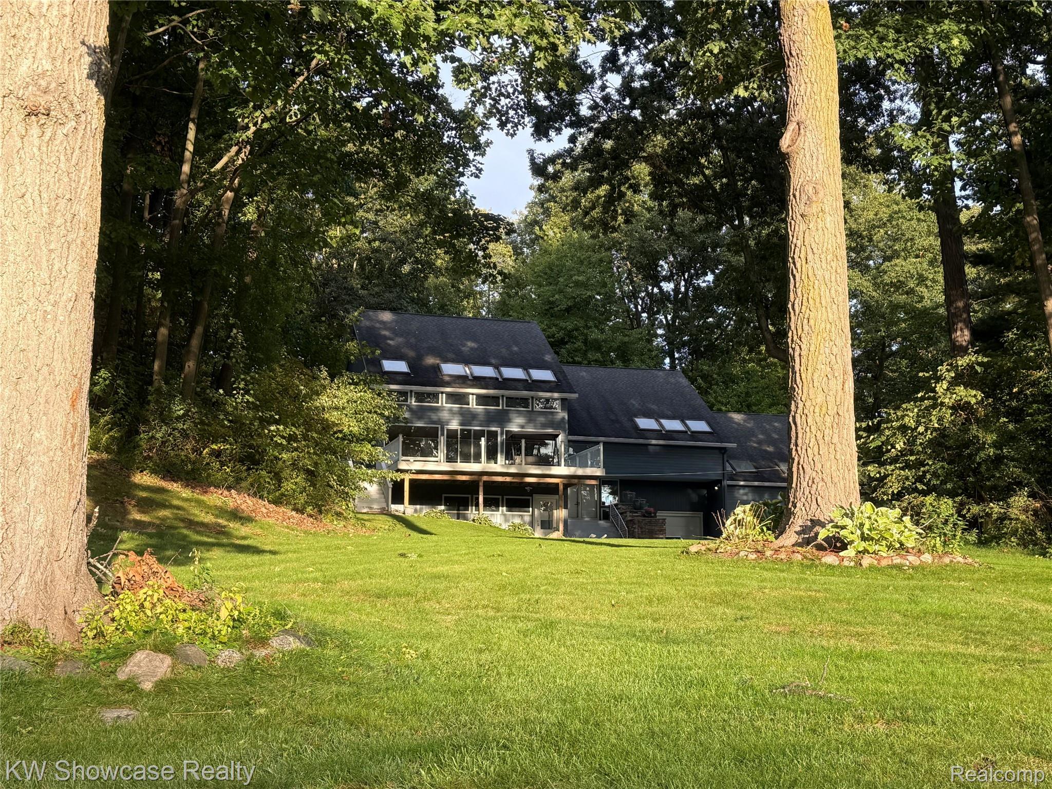 10695 Oxbow Lakeshore Drive Property Photo 11